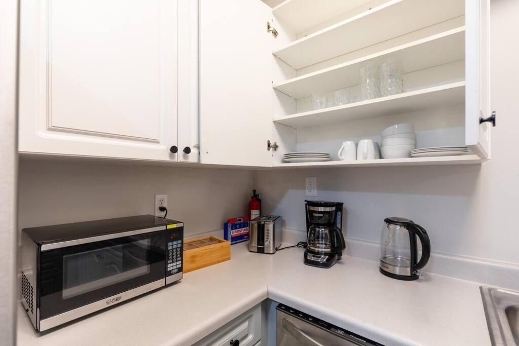 Luxury 2br King Beds With Optional Parking Near Vanderbilt & Broadway