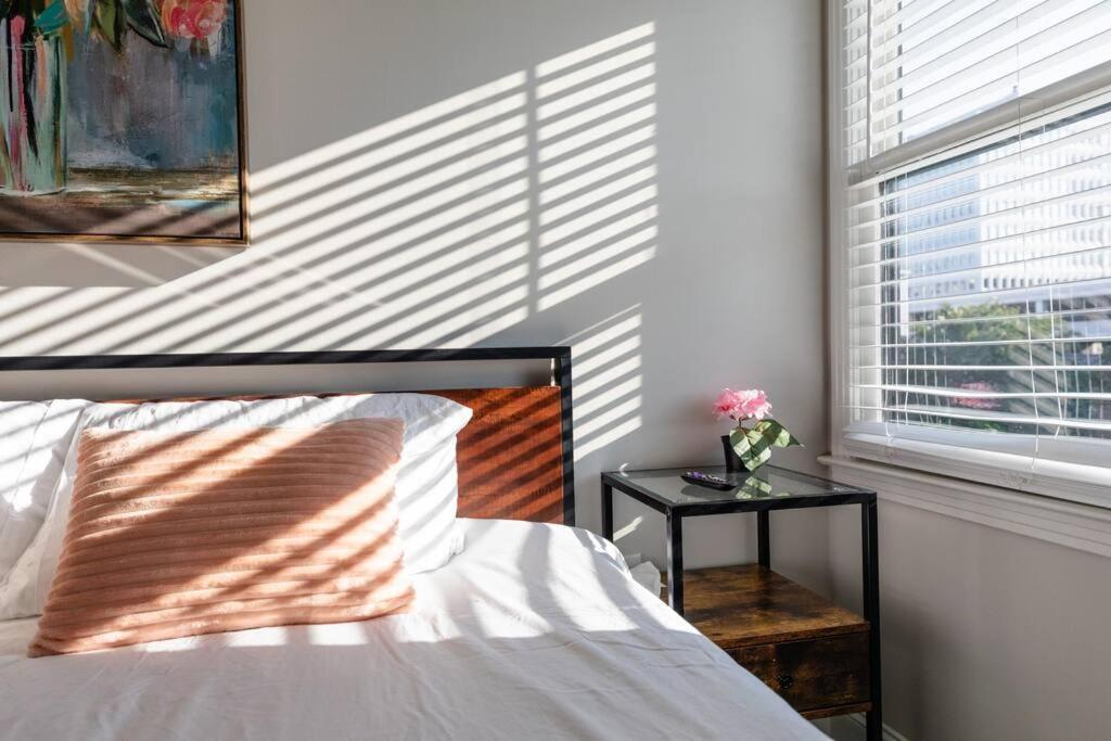 Luxury 2br King Beds With Optional Parking Near Vanderbilt & Broadway Apartment Nashville