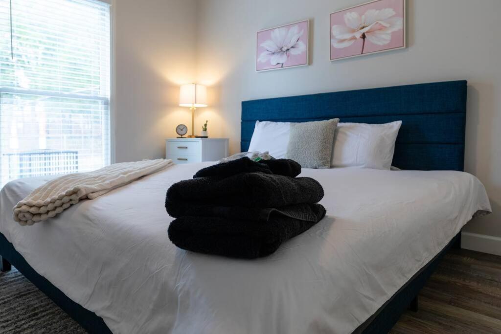 Cozy & 2br With Optional Parking Near Vanderbilt, Gulch & Honky Tonk Highway Nashville