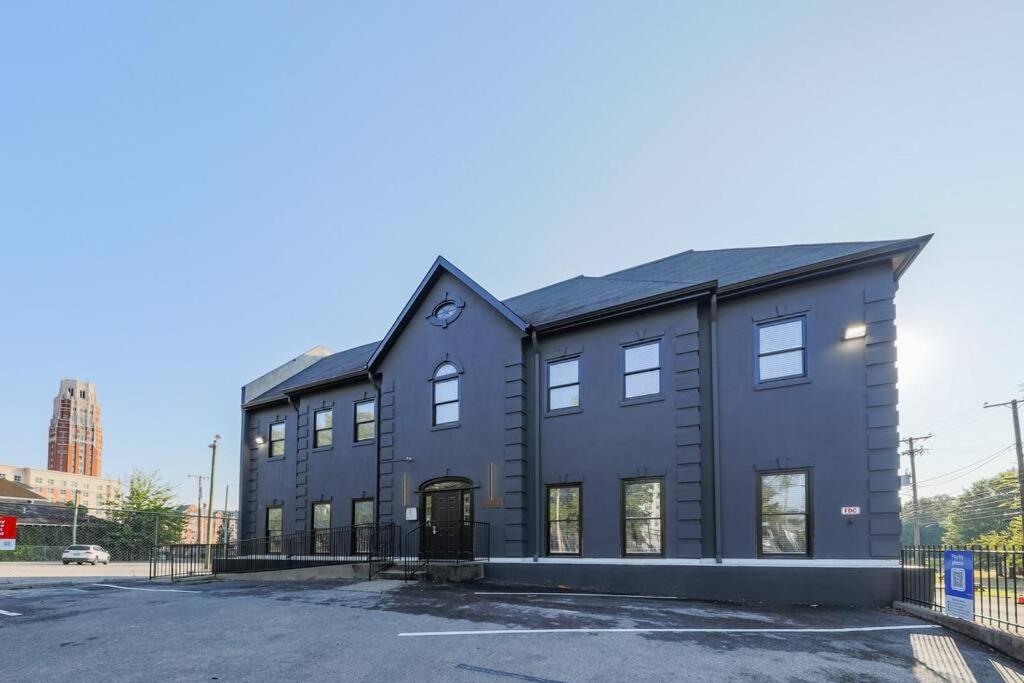 Cozy & 2br With Optional Parking Near Vanderbilt, Gulch & Honky Tonk Highway *