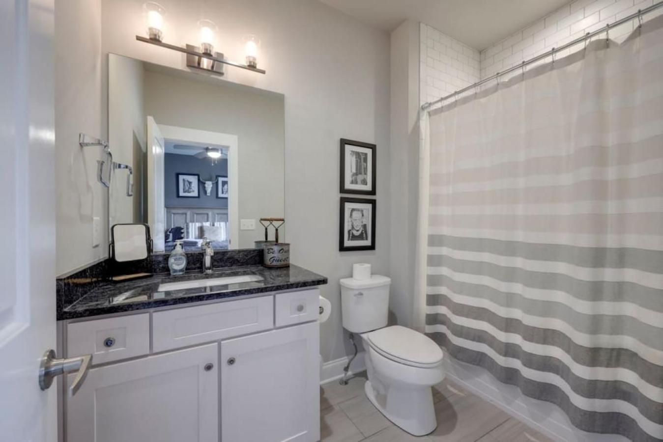 Weho Home, Geodis Park, Mini-golf, Arcade, 10min To Downtown! Sleeps 10! * Nashville