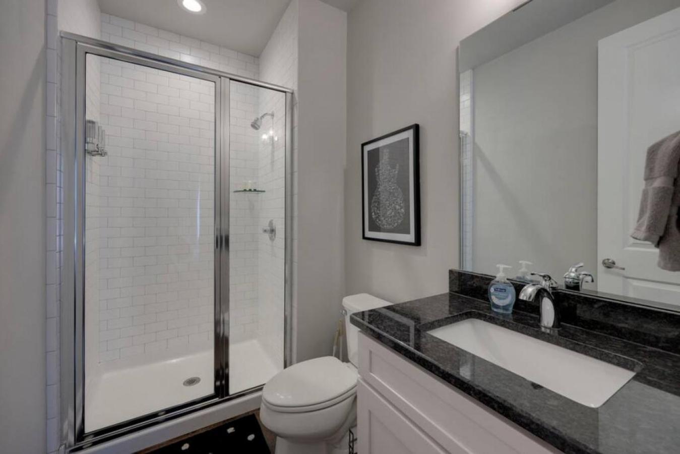 Weho Home, Geodis Park, Mini-golf, Arcade, 10min To Downtown! Sleeps 10! Holiday home Nashville