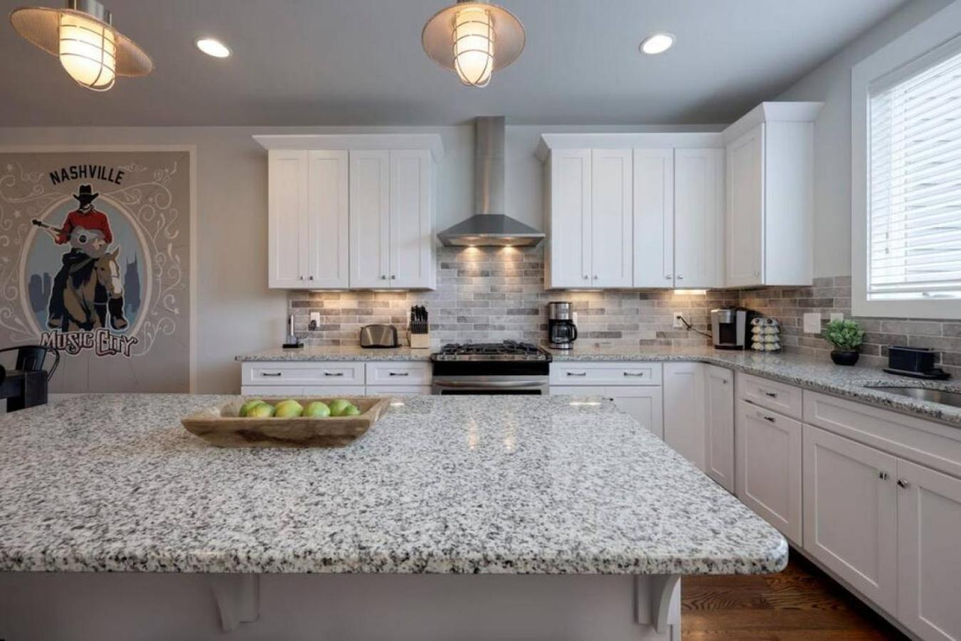 Weho Home, Geodis Park, Mini-golf, Arcade, 10min To Downtown! Sleeps 10! *
