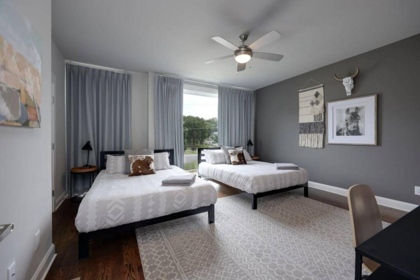 Weho Home, Geodis Park, Mini-golf, Arcade, 10min To Downtown! Sleeps 10! Holiday home *