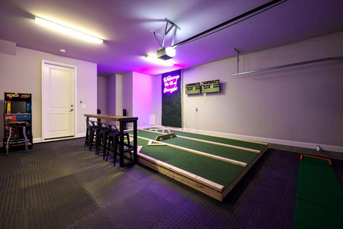 Weho Home, Geodis Park, Mini-golf, Arcade, 10min To Downtown! Sleeps 10! Holiday home *