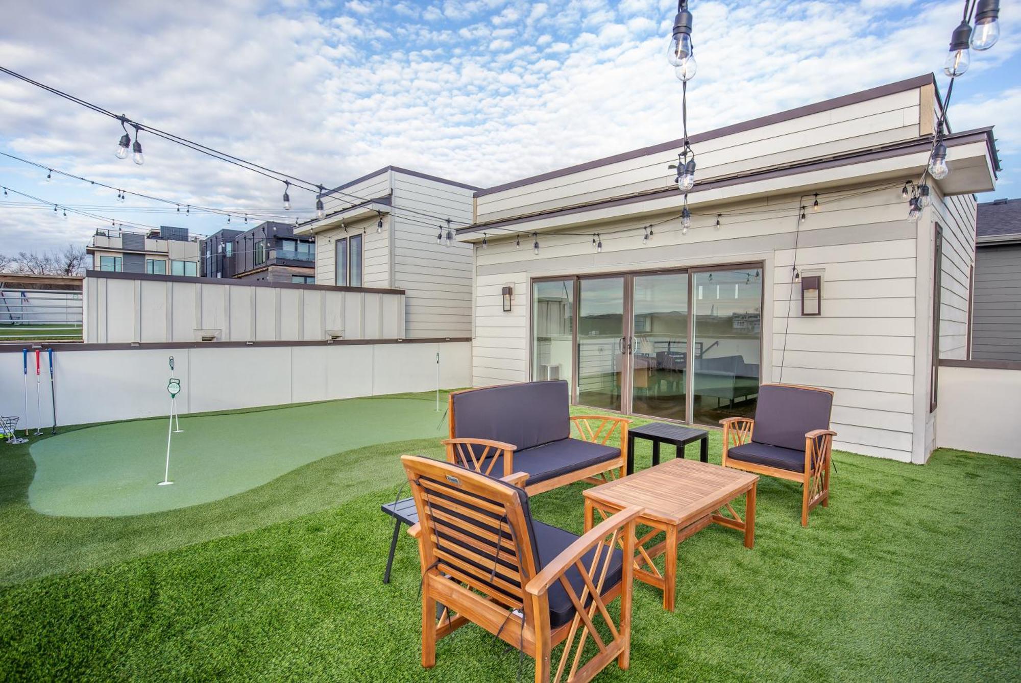 Holiday home Jack Daniels House With Rooftop Golf, Views! 8min To Whiskey Row! Sleeps 10! Nashville