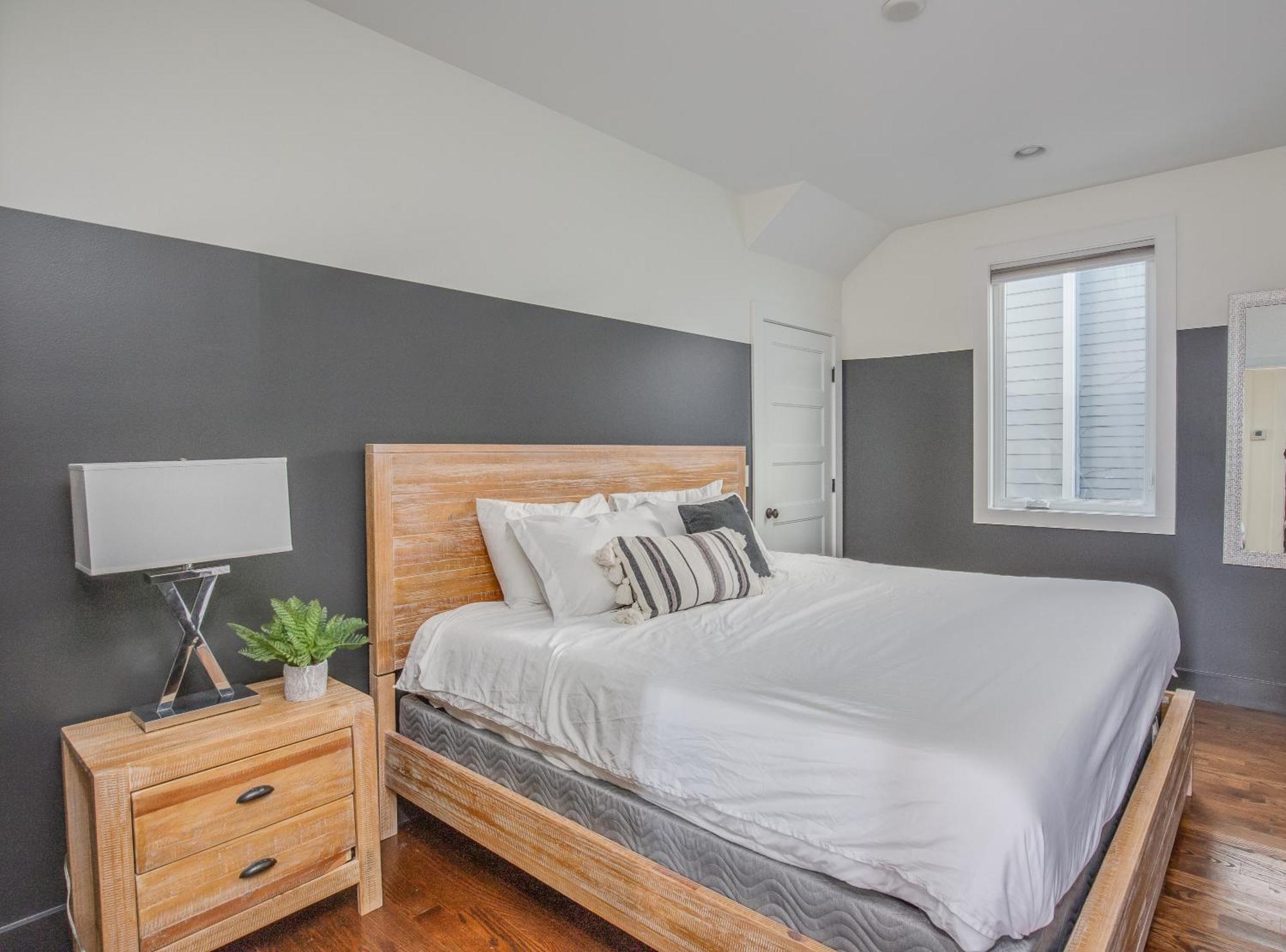 Holiday home Jack Daniels House With Rooftop Golf, Views! 8min To Whiskey Row! Sleeps 10!