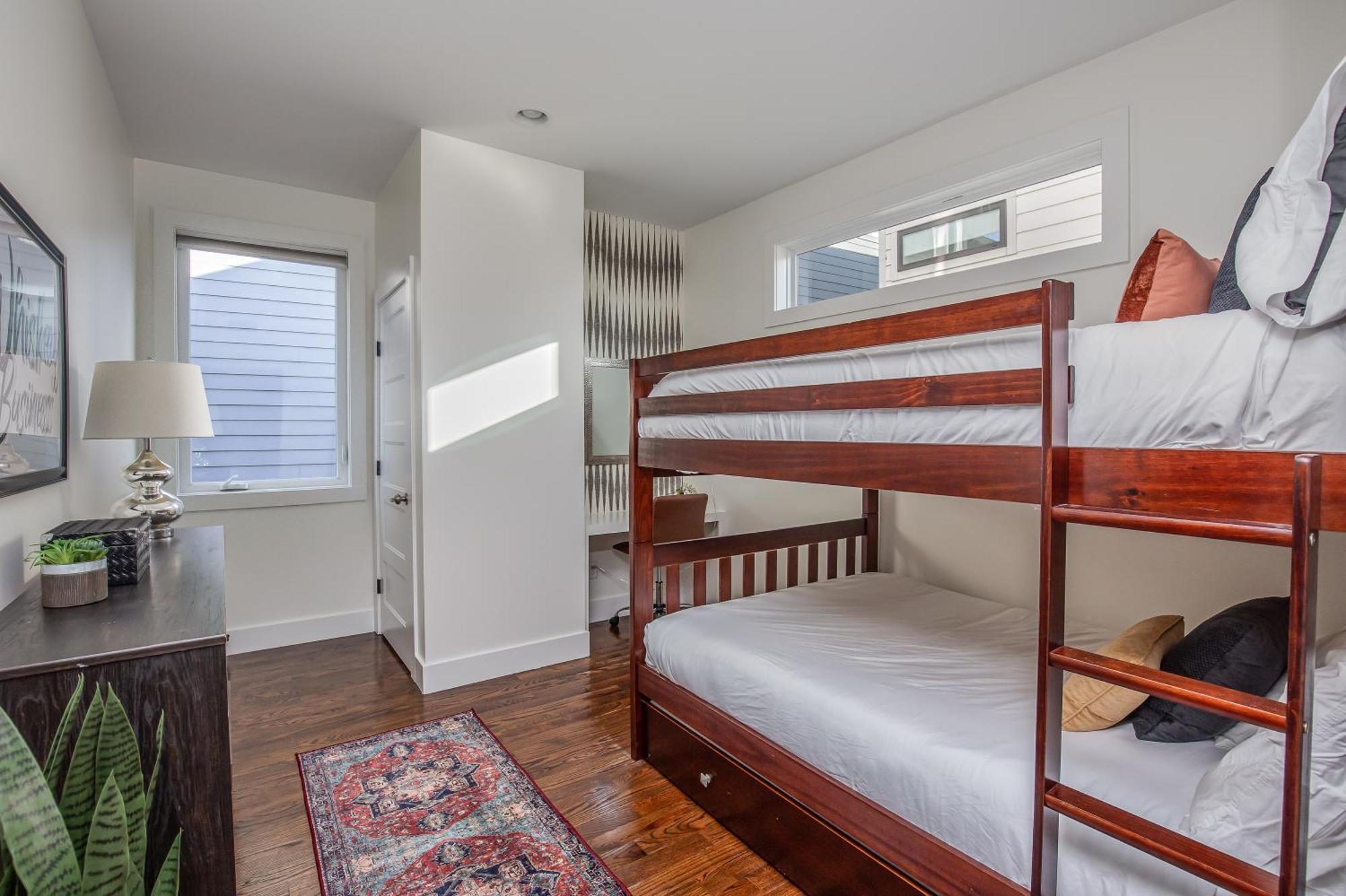 Jack Daniels House With Rooftop Golf, Views! 8min To Whiskey Row! Sleeps 10! Nashville