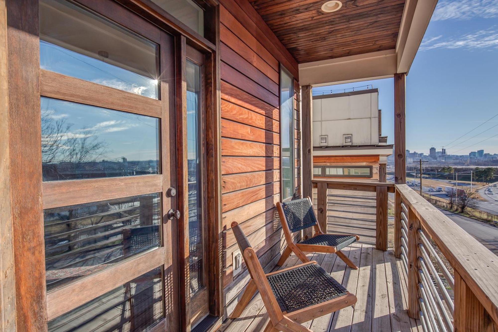 Jack Daniels House With Rooftop Golf, Views! 8min To Whiskey Row! Sleeps 10!