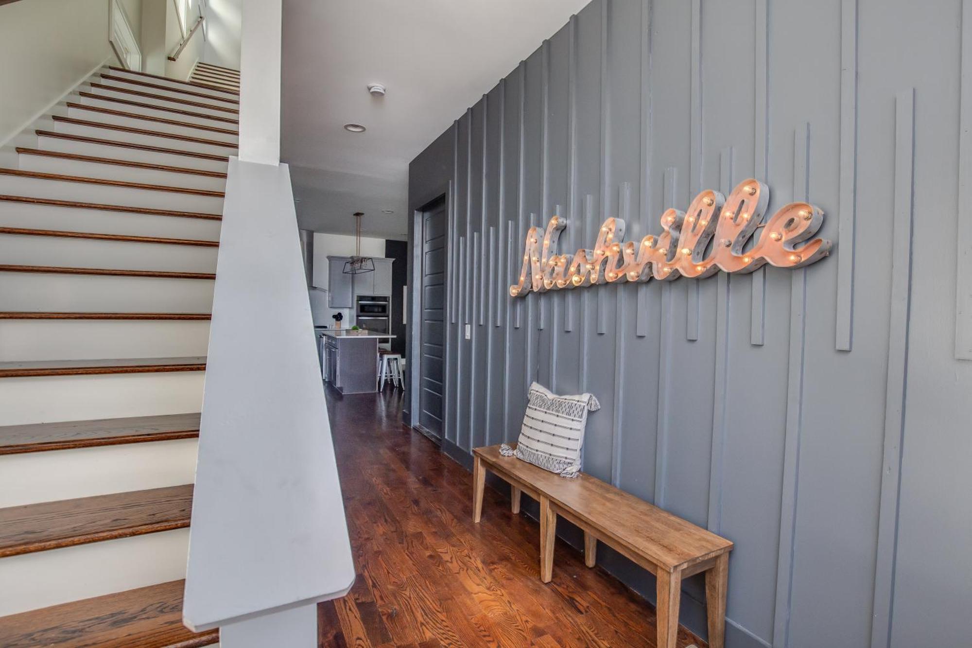 Jack Daniels House With Rooftop Golf, Views! 8min To Whiskey Row! Sleeps 10!