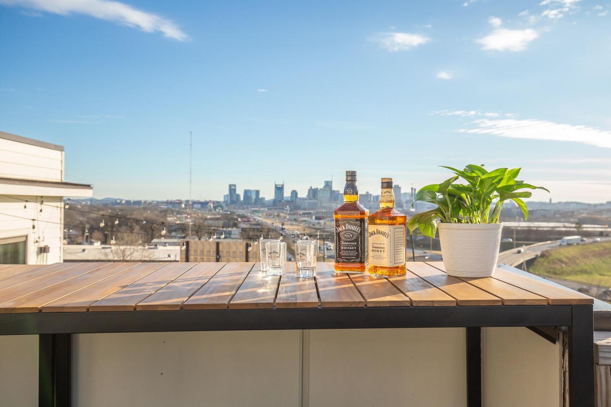 Jack Daniels House With Rooftop Golf, Views! 8min To Whiskey Row! Sleeps 10! * Nashville