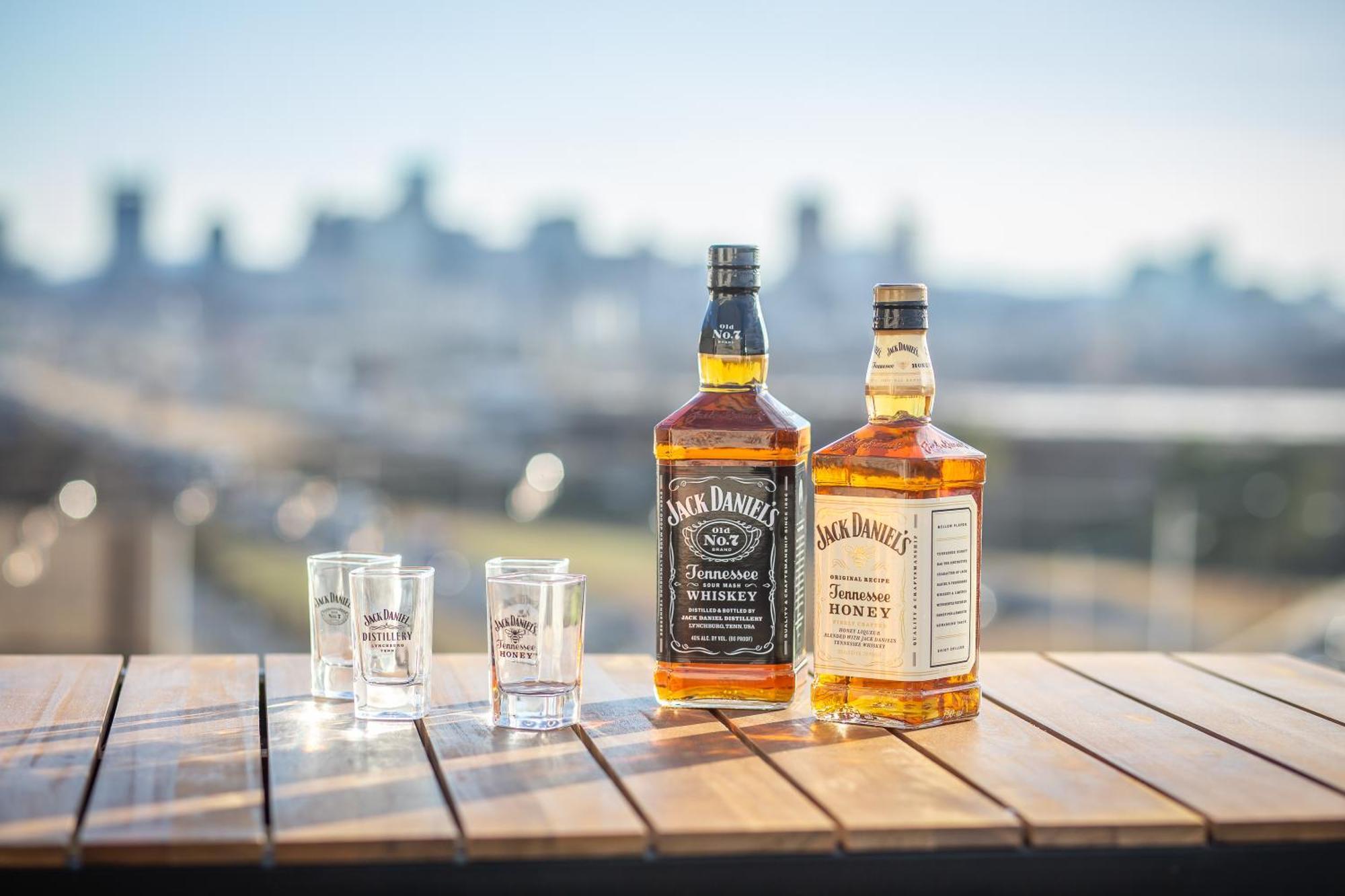 Holiday home Jack Daniels House With Rooftop Golf, Views! 8min To Whiskey Row! Sleeps 10!