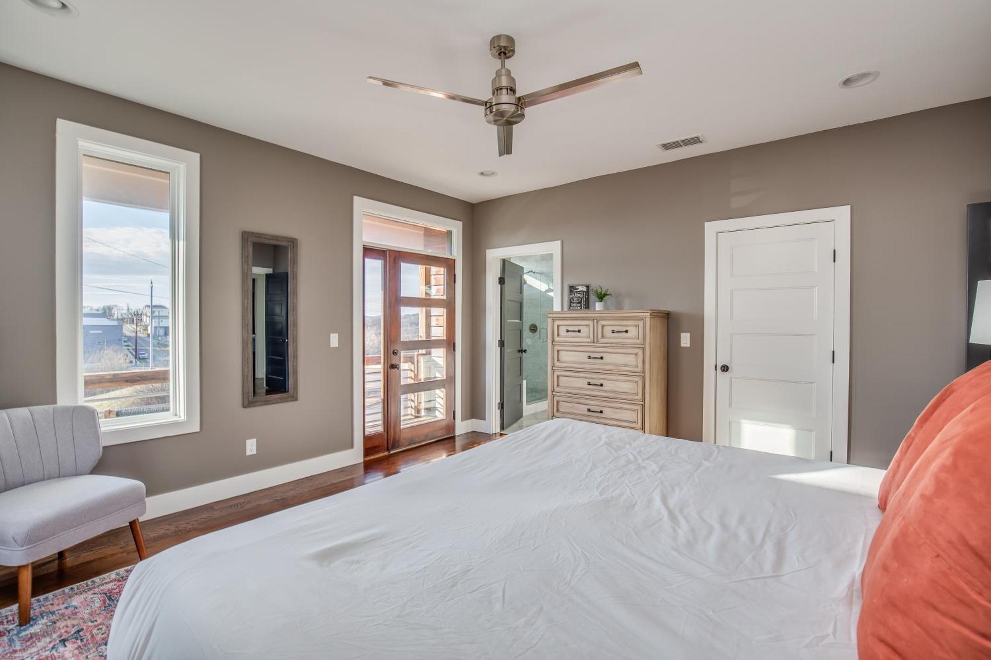 Jack Daniels House With Rooftop Golf, Views! 8min To Whiskey Row! Sleeps 10! Nashville