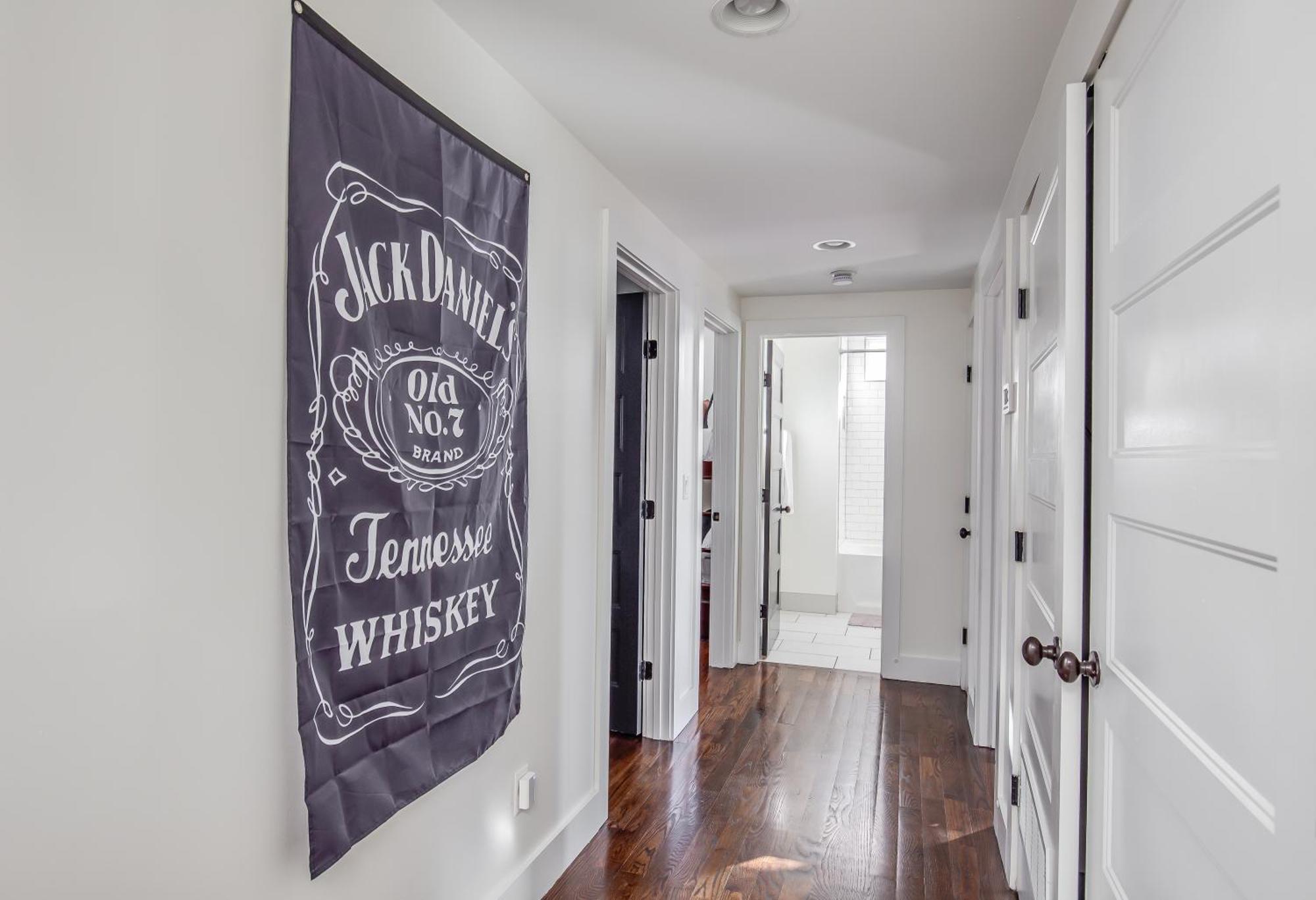 Jack Daniels House With Rooftop Golf, Views! 8min To Whiskey Row! Sleeps 10! *