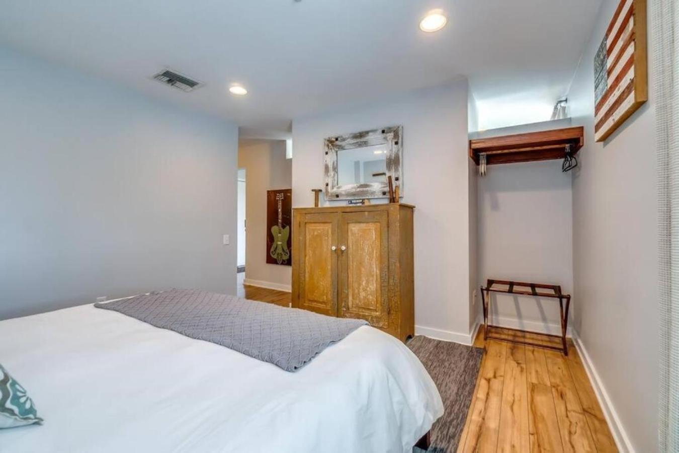 Downtown Riverfront Unit 780 Apartment *