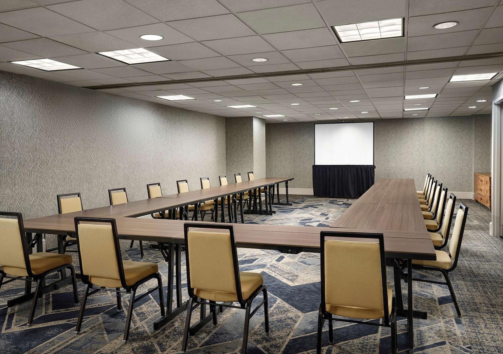Hotel Doubletree By Hilton Downtown Nashville