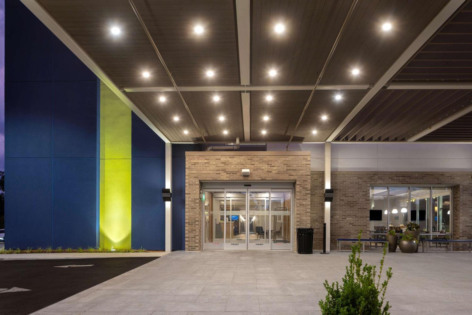 Home2 By Hilton Downtown-metrocenter Hotel