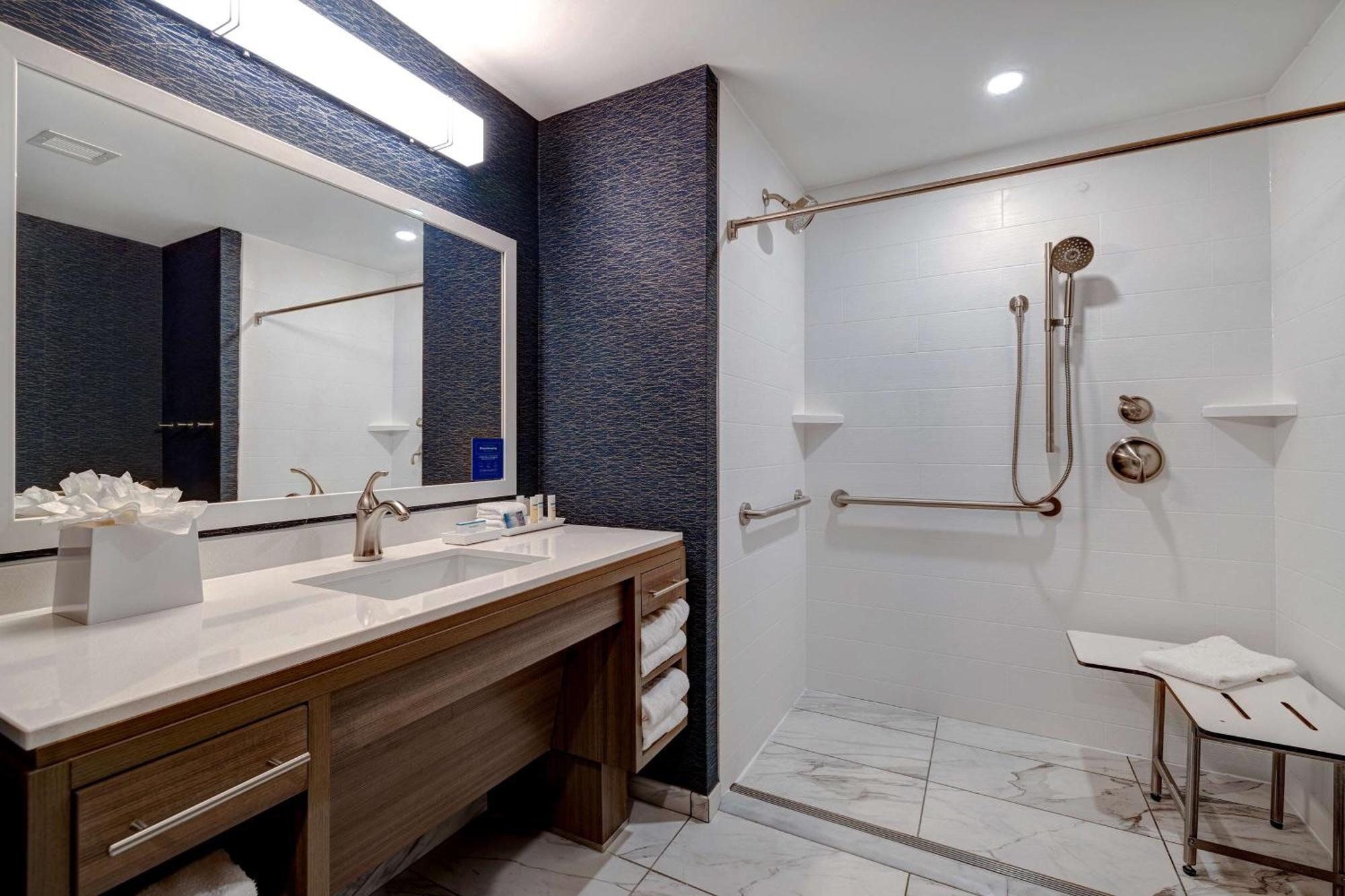 Hotel Home2 By Hilton Downtown-metrocenter 3*