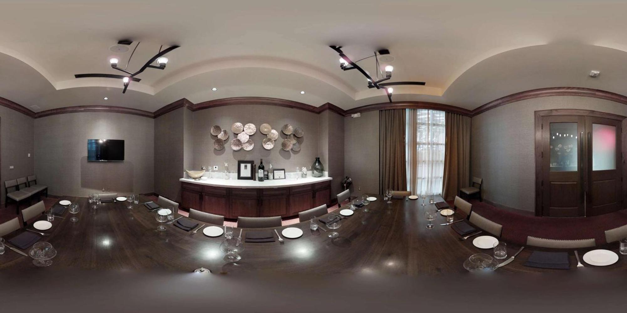 Hilton Downtown Hotel 4*