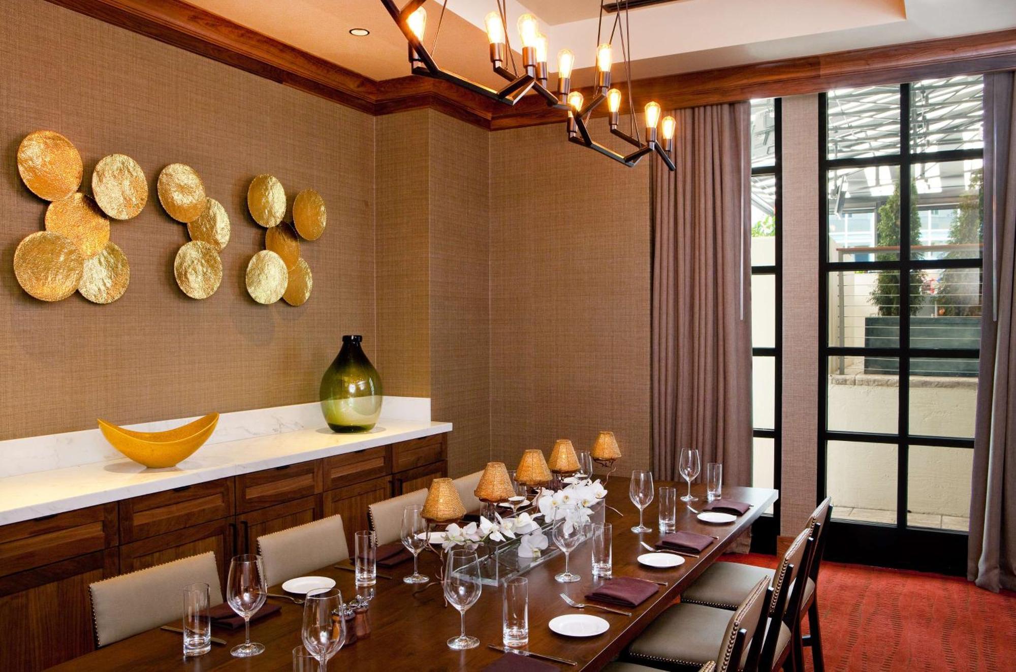 Hilton Downtown Hotel 4*