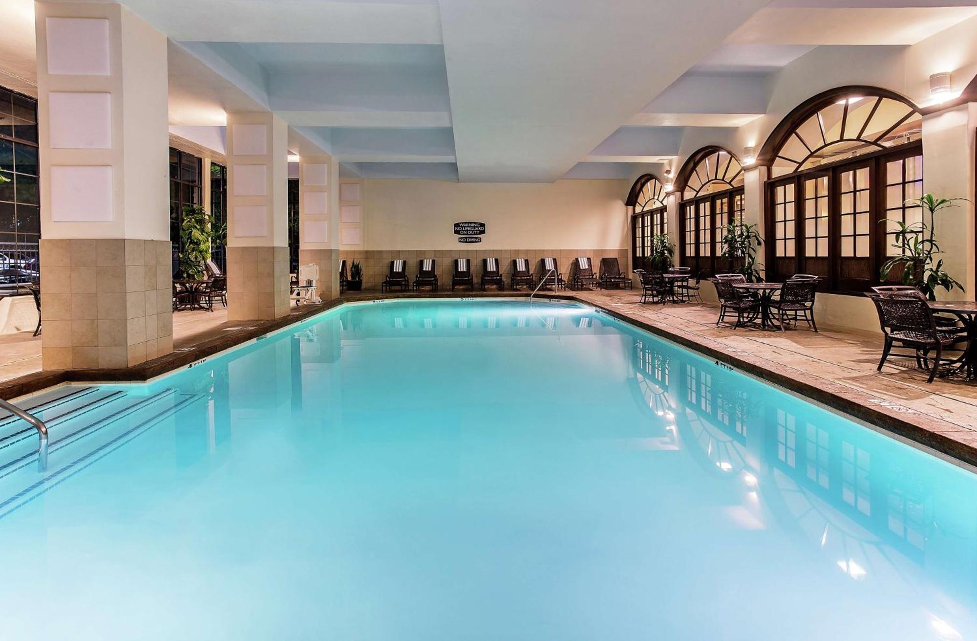 Hotel Embassy By Hilton Airport