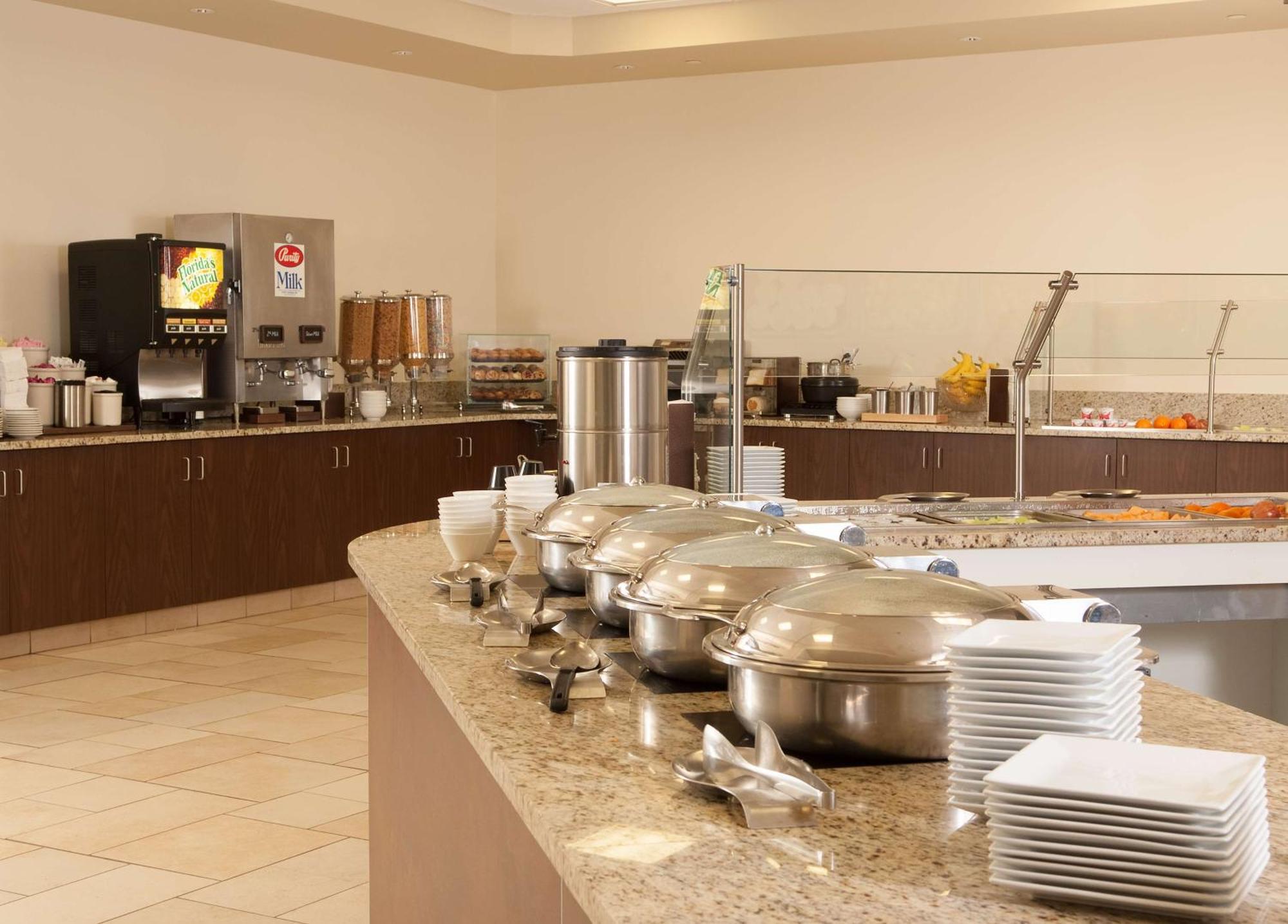 Embassy By Hilton Airport 4*