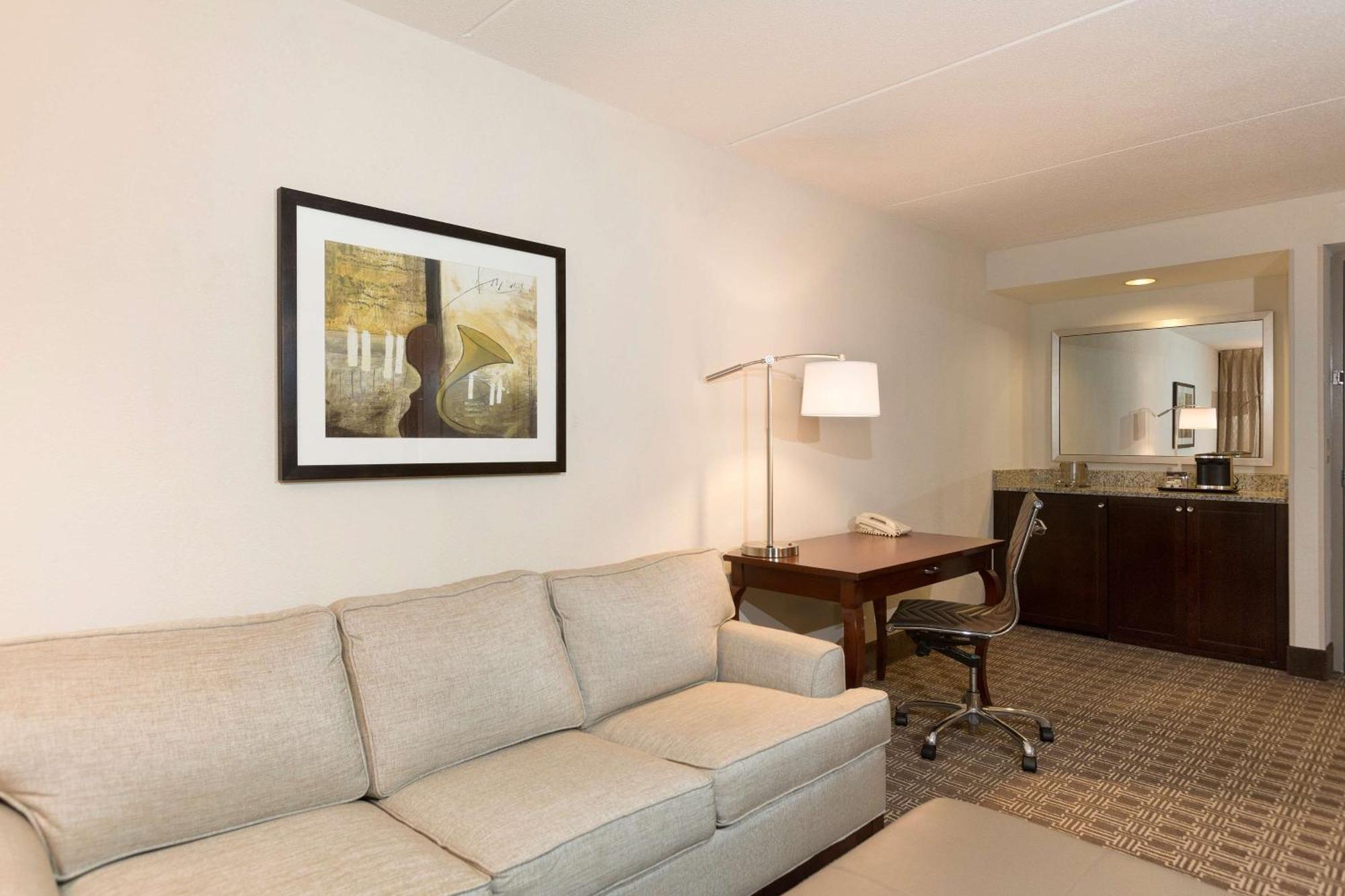 Doubletree By Hilton Airport Hotel 3*