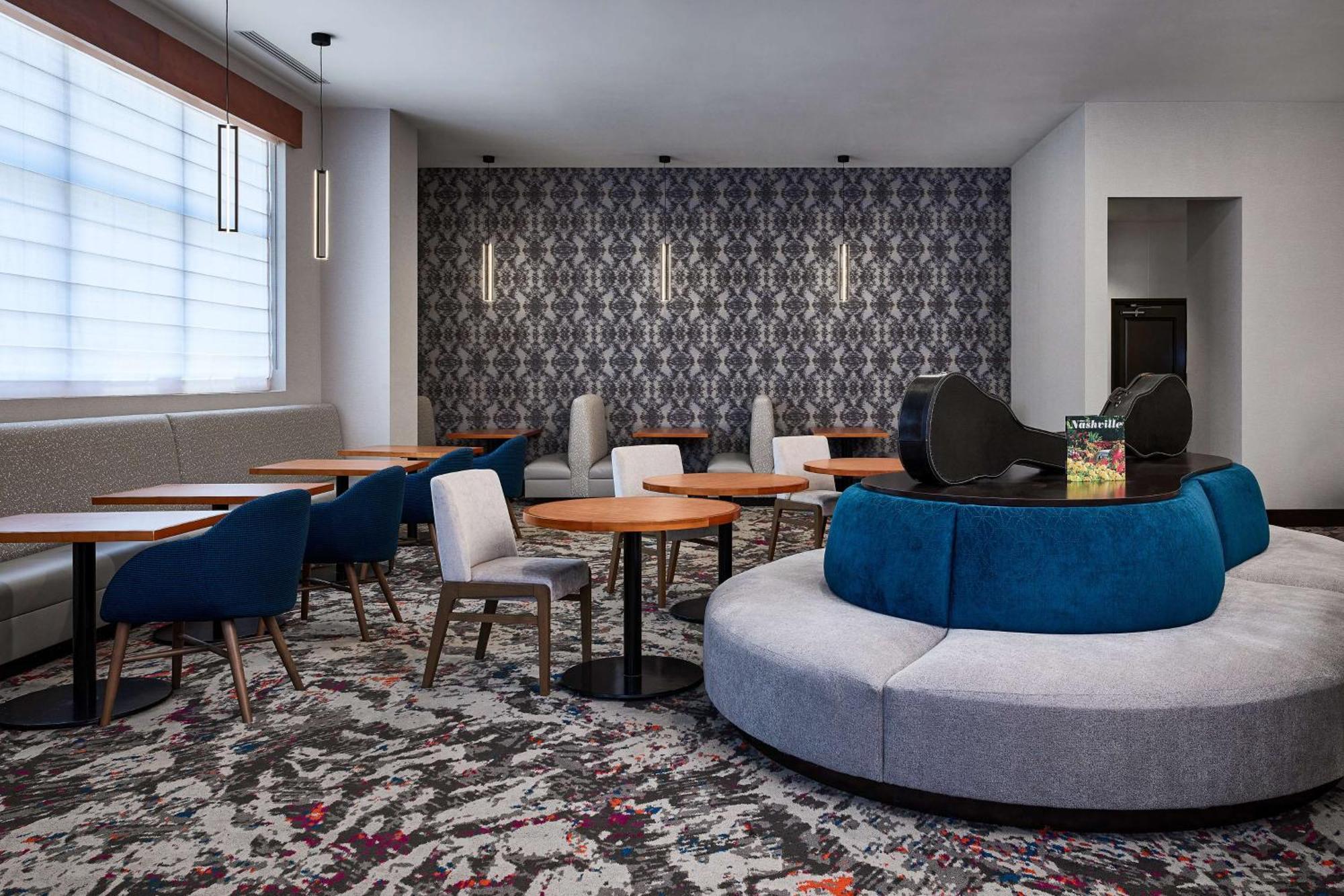 Hilton Garden Downtown Convention Center 3*