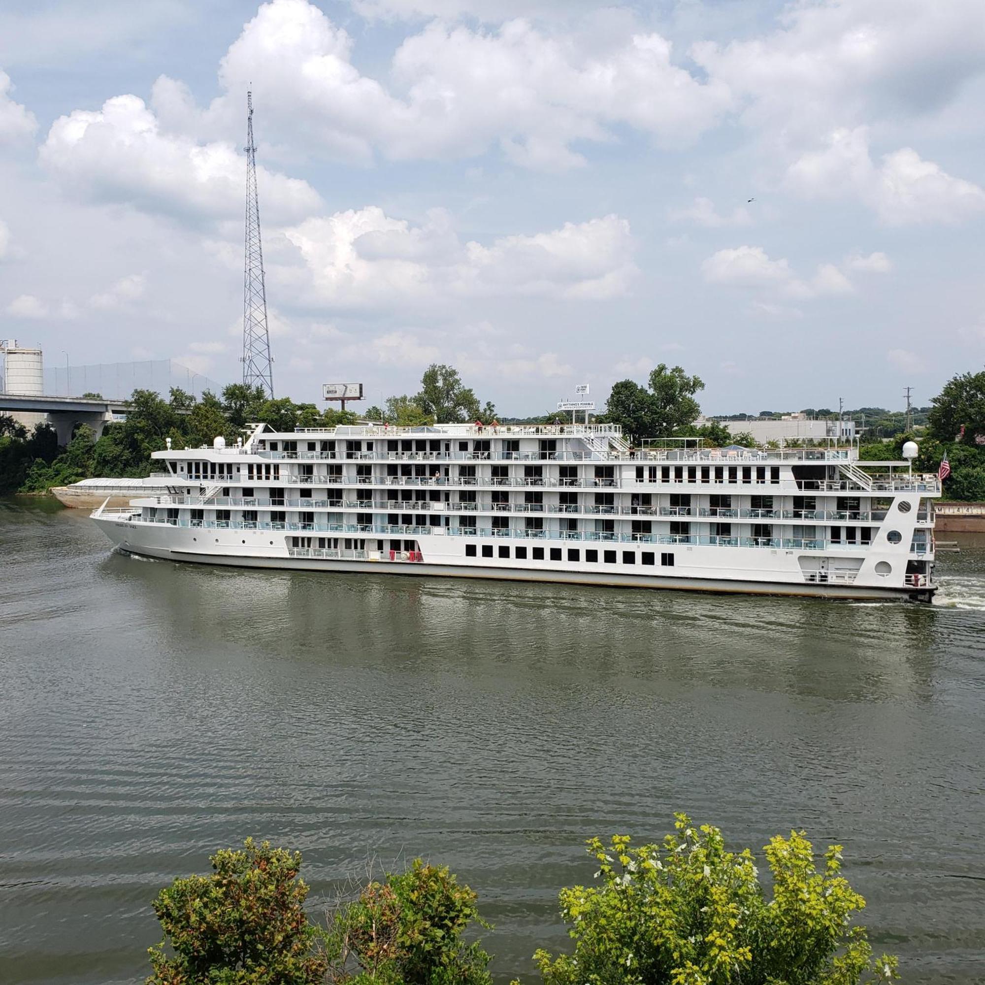 New Listing! Gorgeous Downtown Walk To On The River #3 *