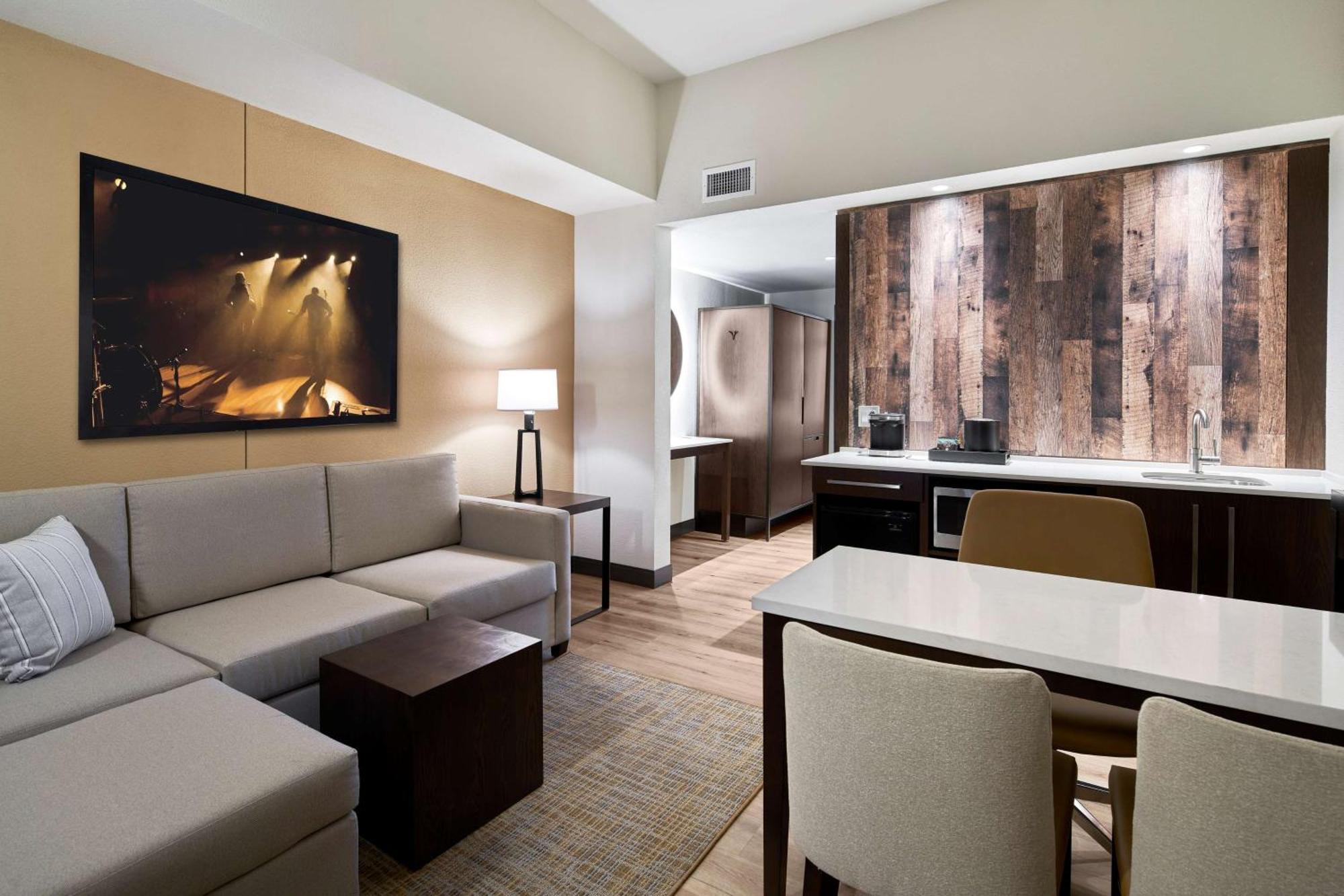 Embassy By Hilton Downtown Nashville
