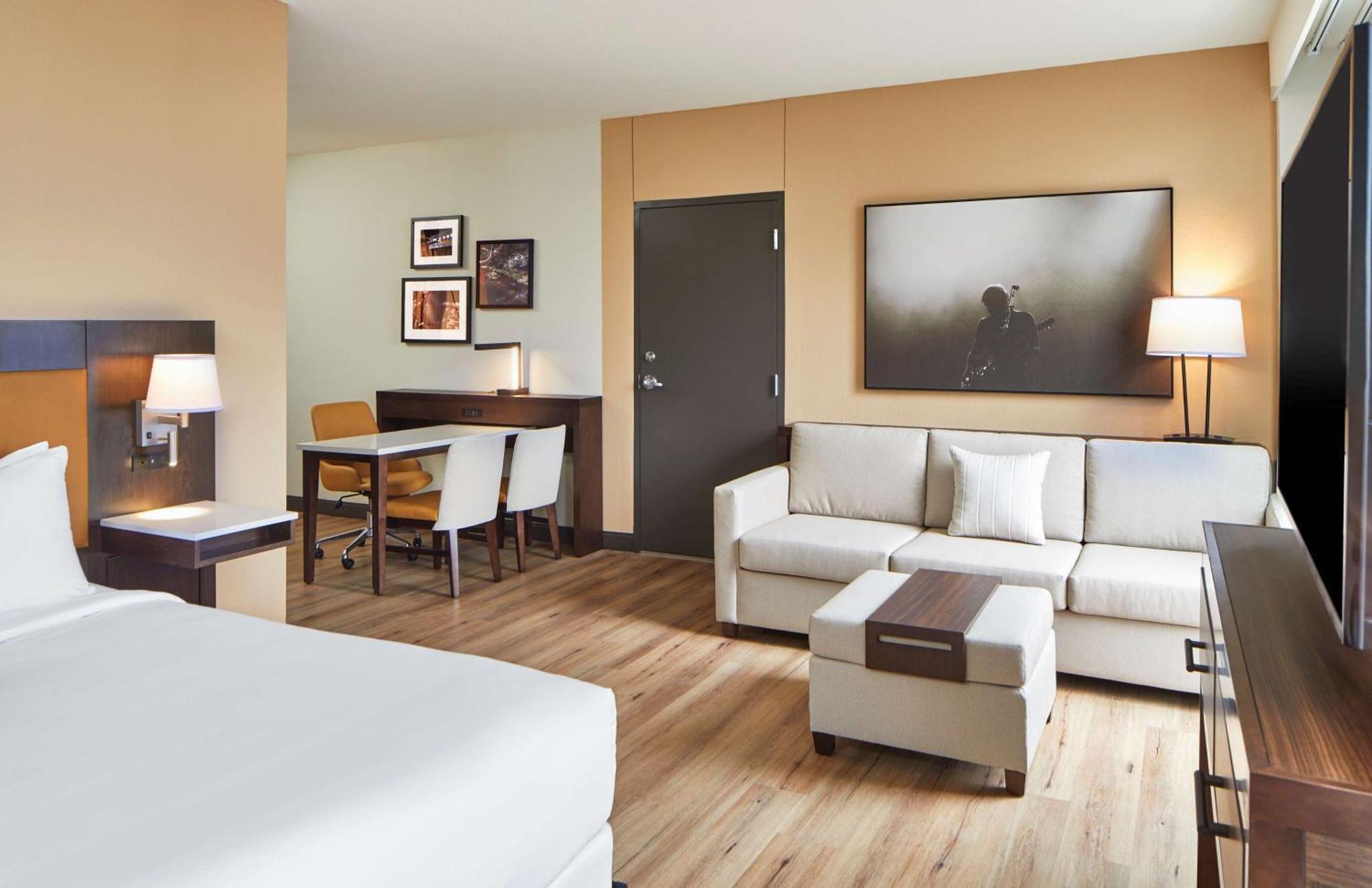 Hotel Embassy By Hilton Downtown 4*