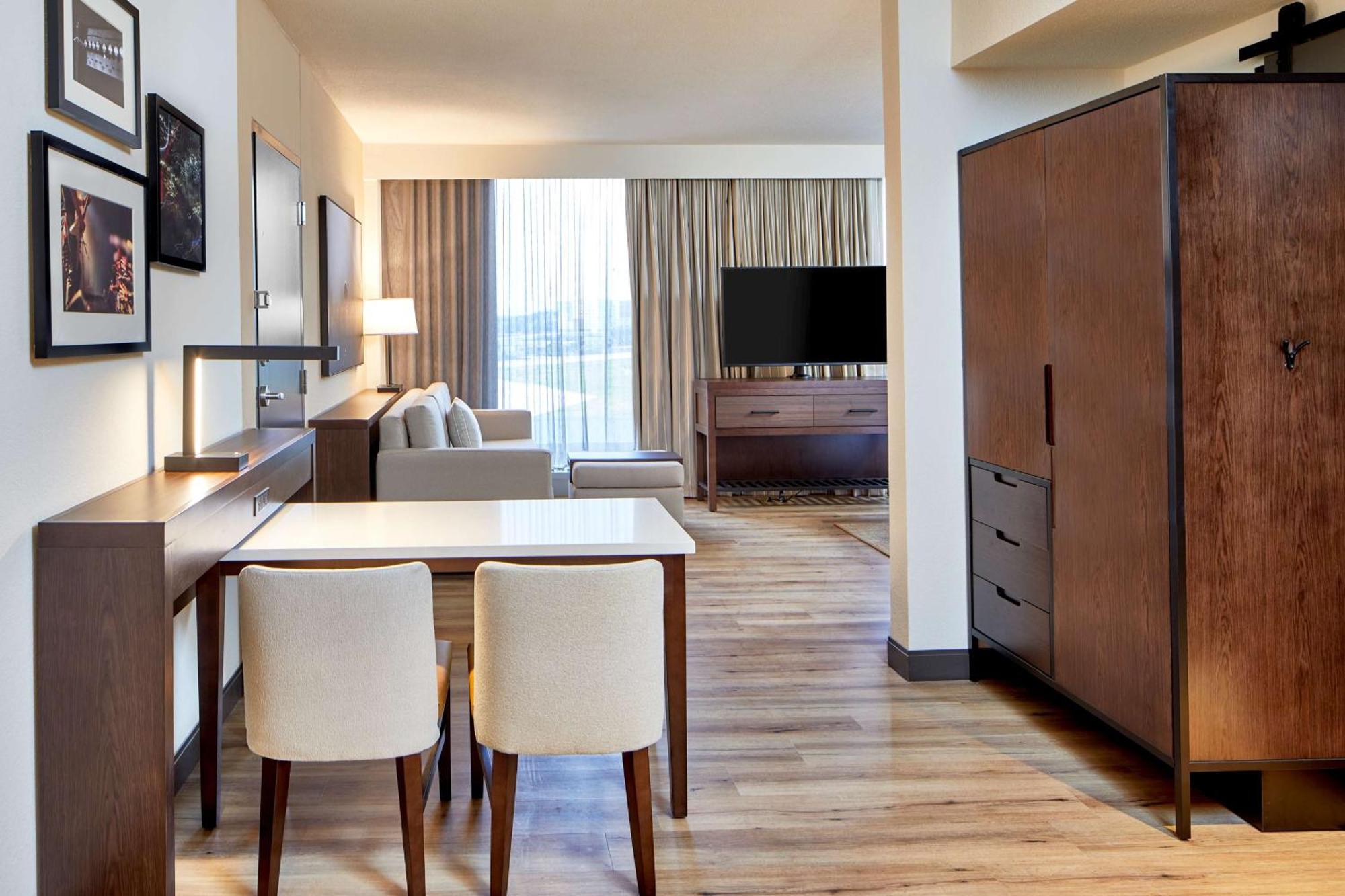 Embassy By Hilton Downtown Nashville