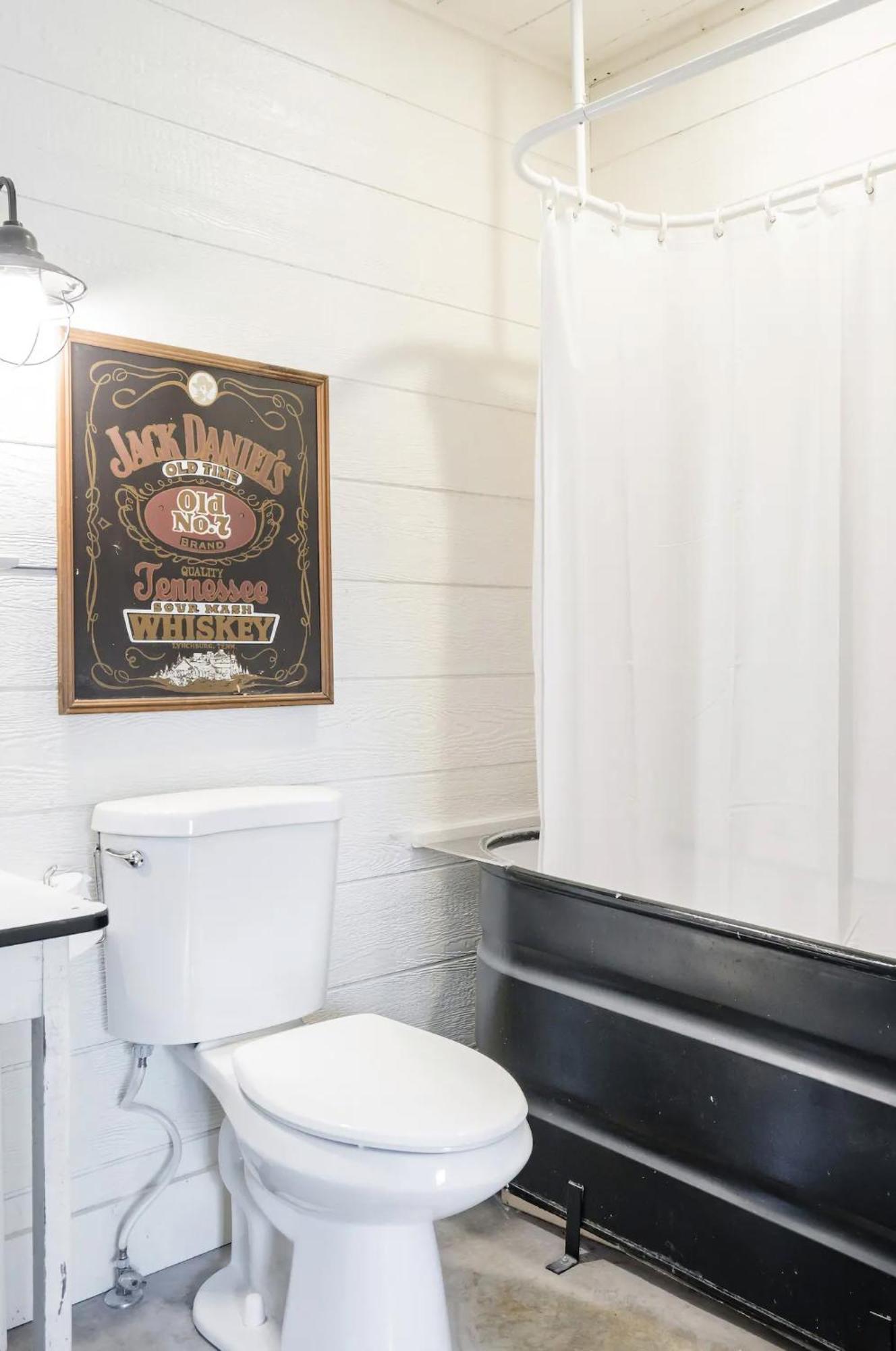 Hip, Cozy With A Fire Pit In Cleveland Park Holiday home Nashville