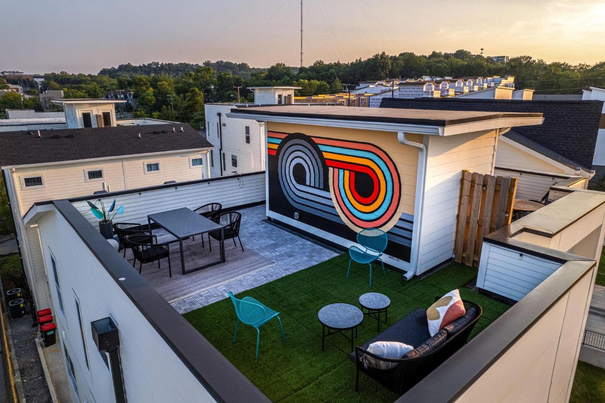 - 5623 Lenox Ave Holiday home