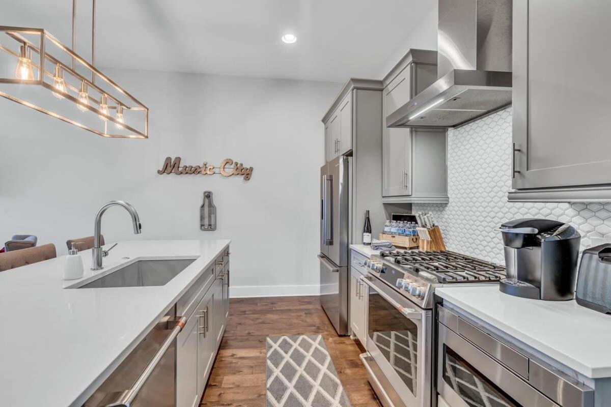 Holiday home New Luxe 4br 12 Beds - Roofdeck Views - Chefs Kitchen Nashville