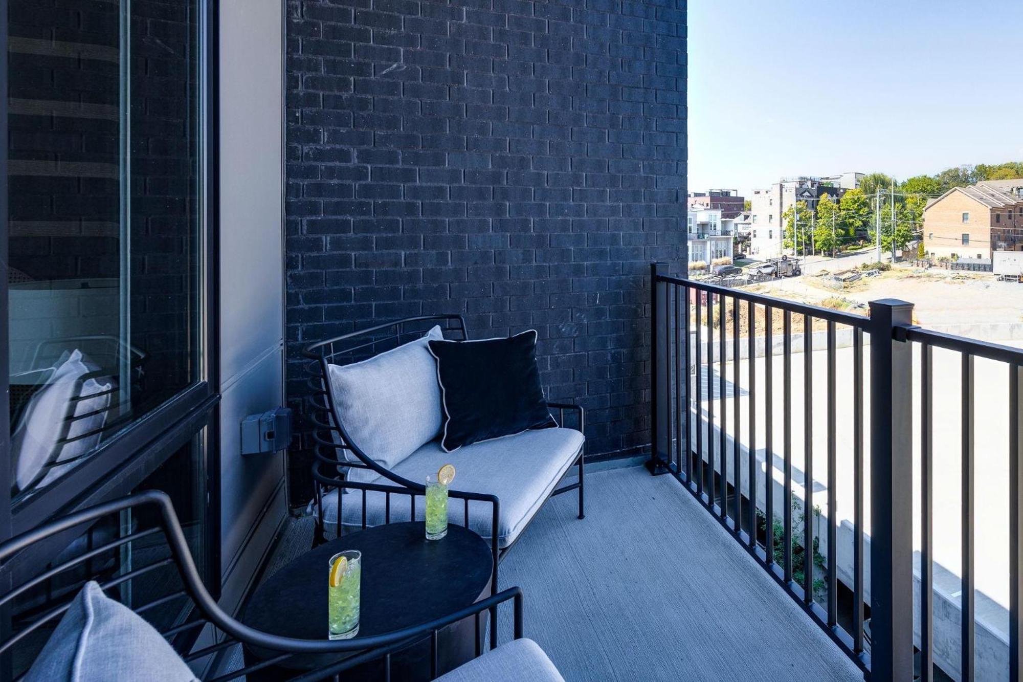 Penthouse Blues-odyssey-pool & Gym-mins 2 Broadway * Nashville