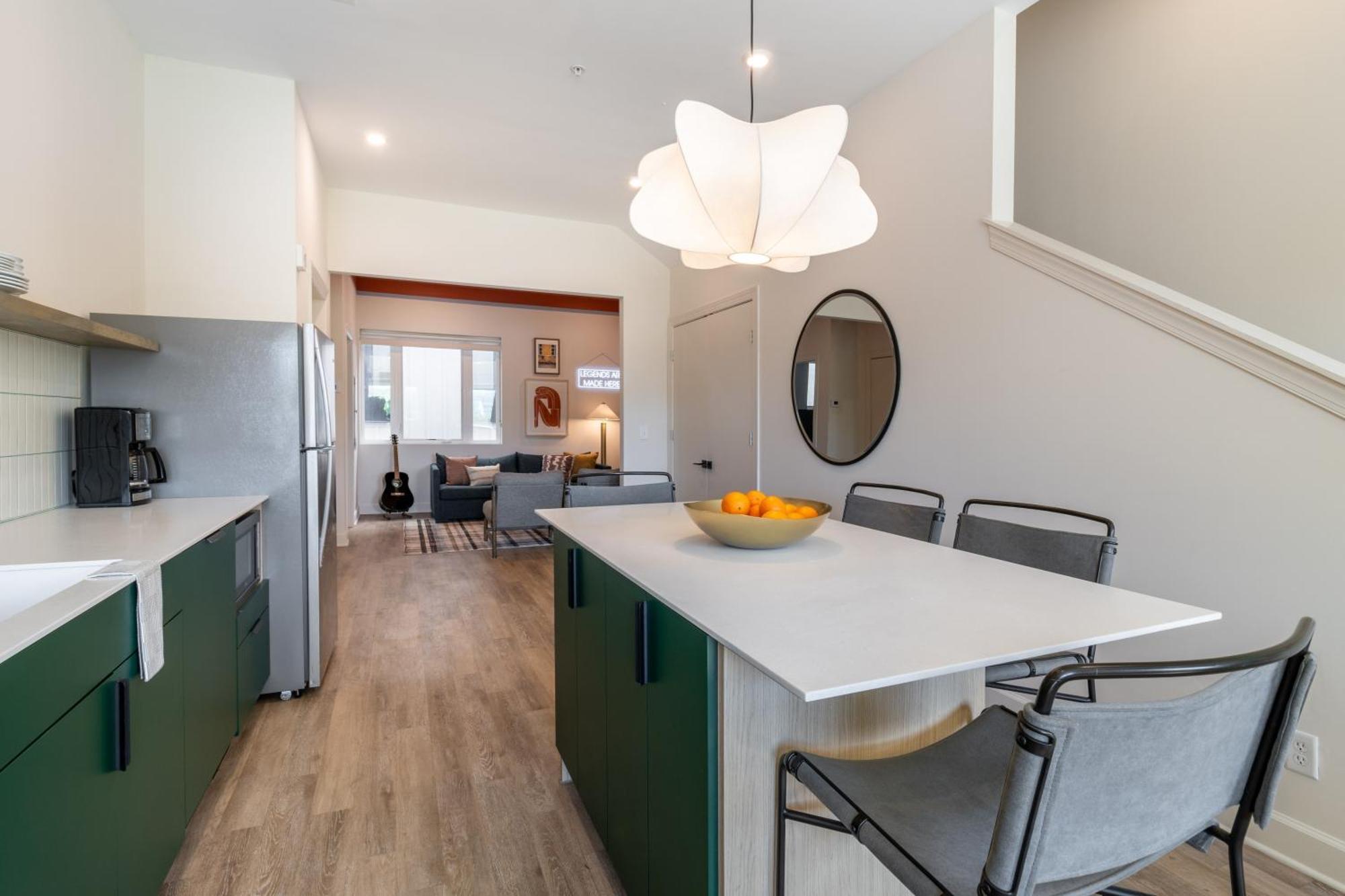 The Conway 5 Bedroom Buyout W Deck In Music City Holiday home