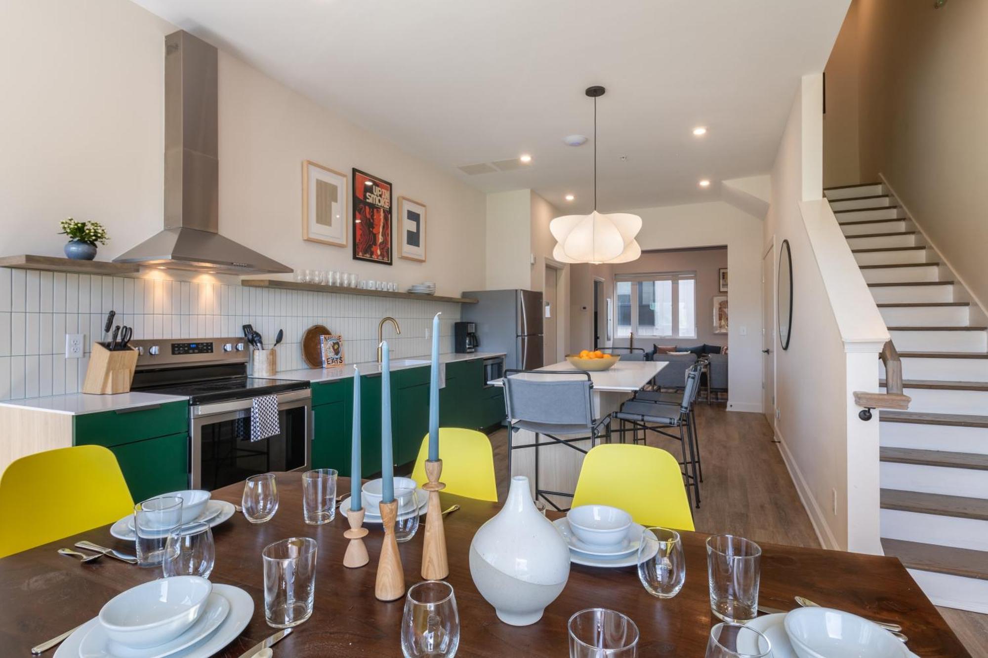Holiday home The Conway 5 Bedroom Buyout W Deck In Music City