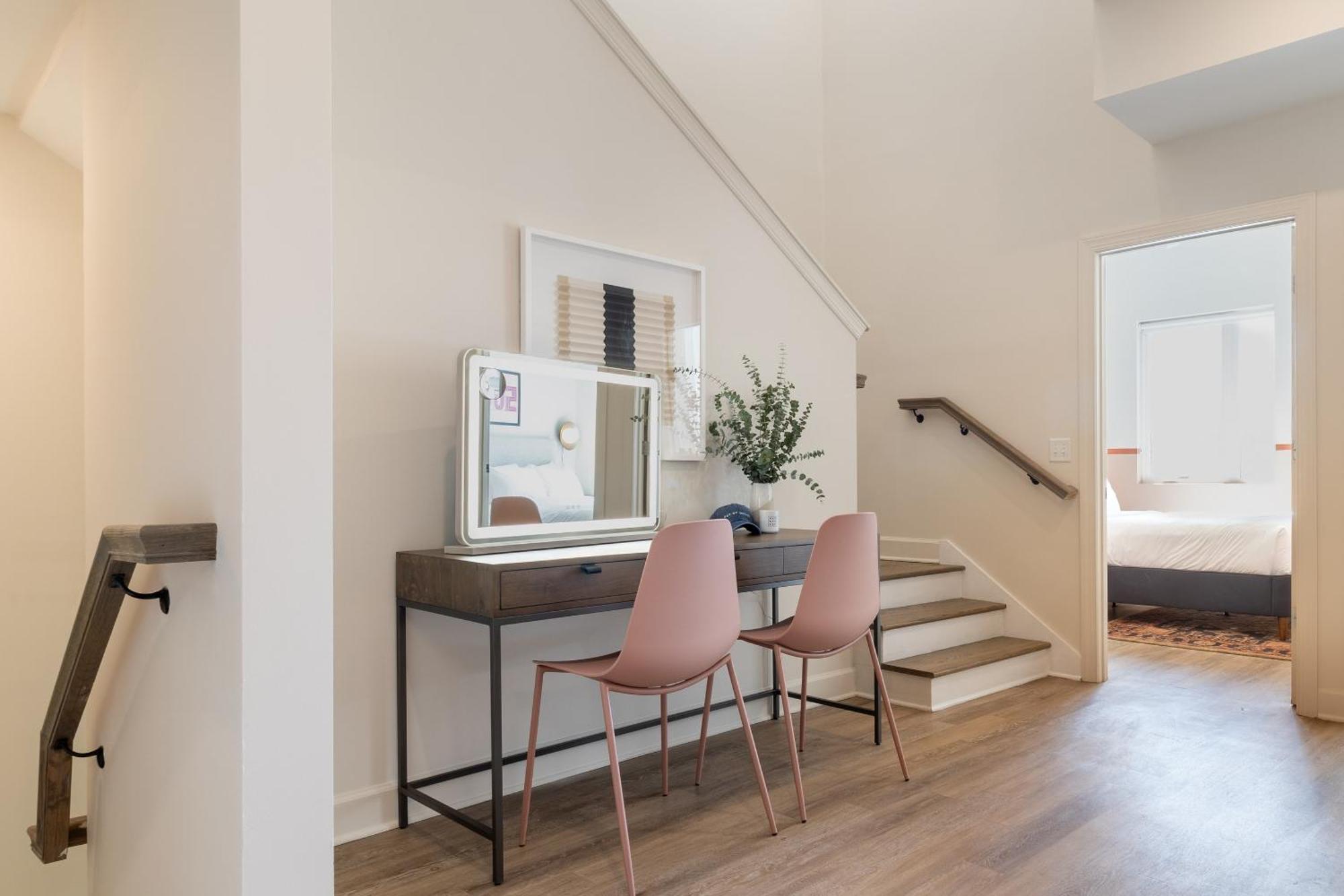 The Conway 5 Bedroom Buyout W Deck In Music City Holiday home Nashville