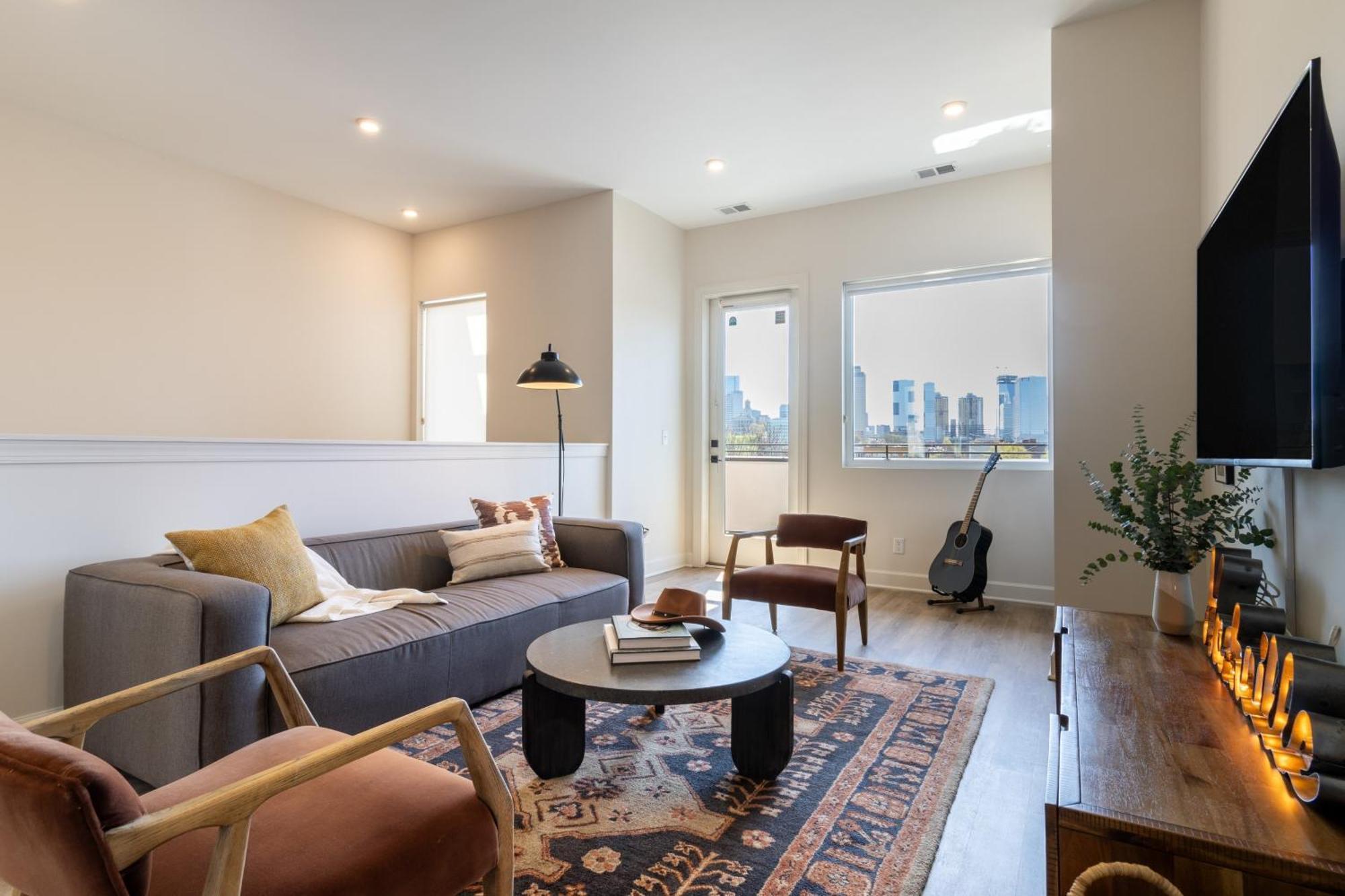 The Conway 5 Bedroom Buyout W Deck In Music City Nashville