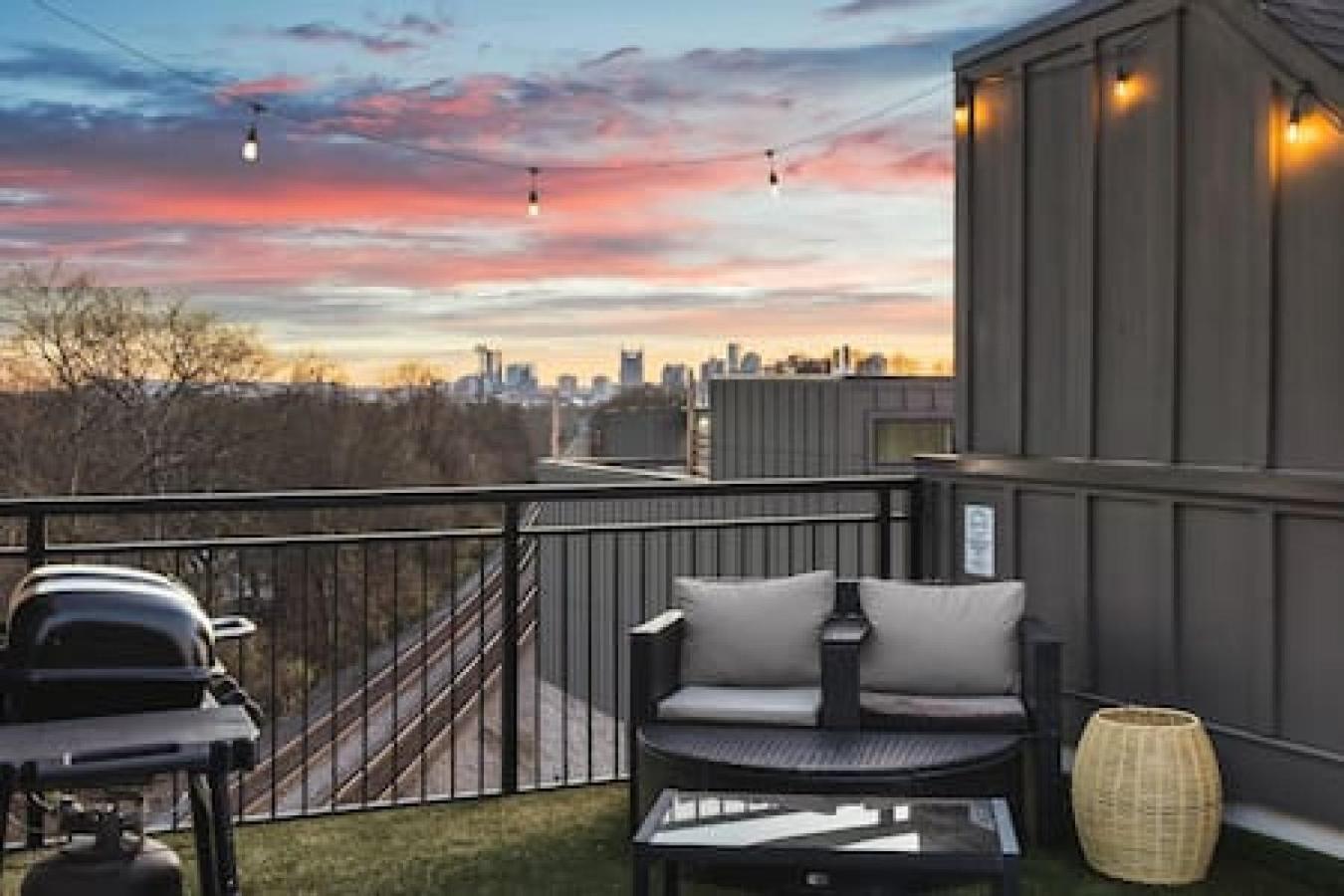 3 Miles To Broadway -garage, Patio, Walk To Shops