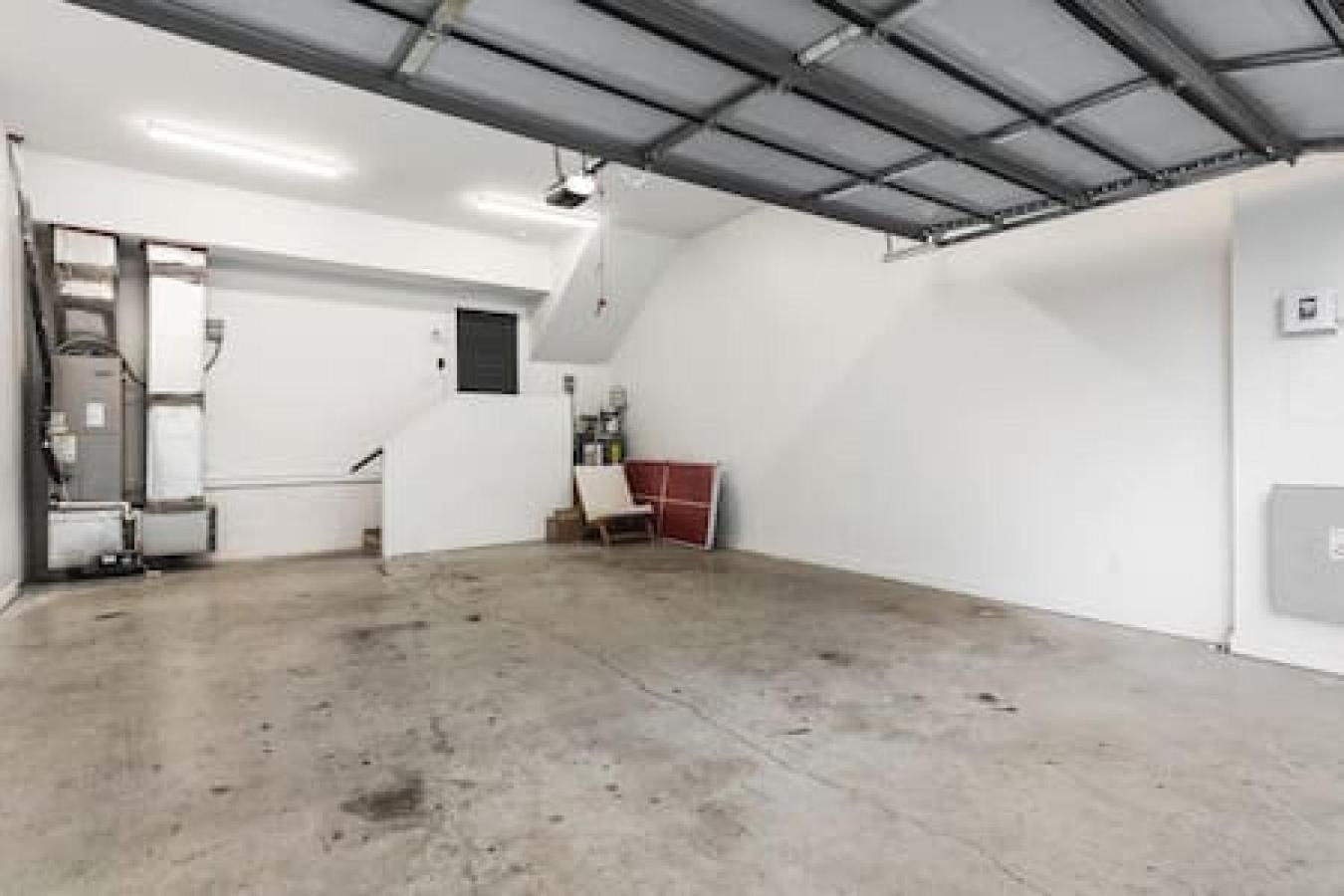 Gorgeous East House With Rooftop Patio, Garage, 9 Beds, 3 Miles To Downtown *