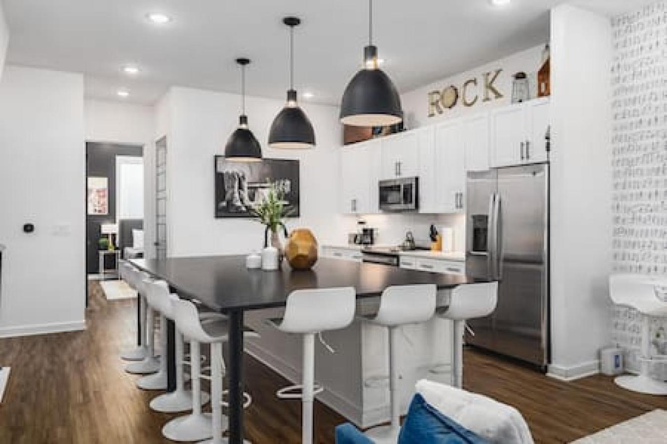 Gorgeous East House With Rooftop Patio, Garage, 9 Beds, 3 Miles To Downtown Nashville