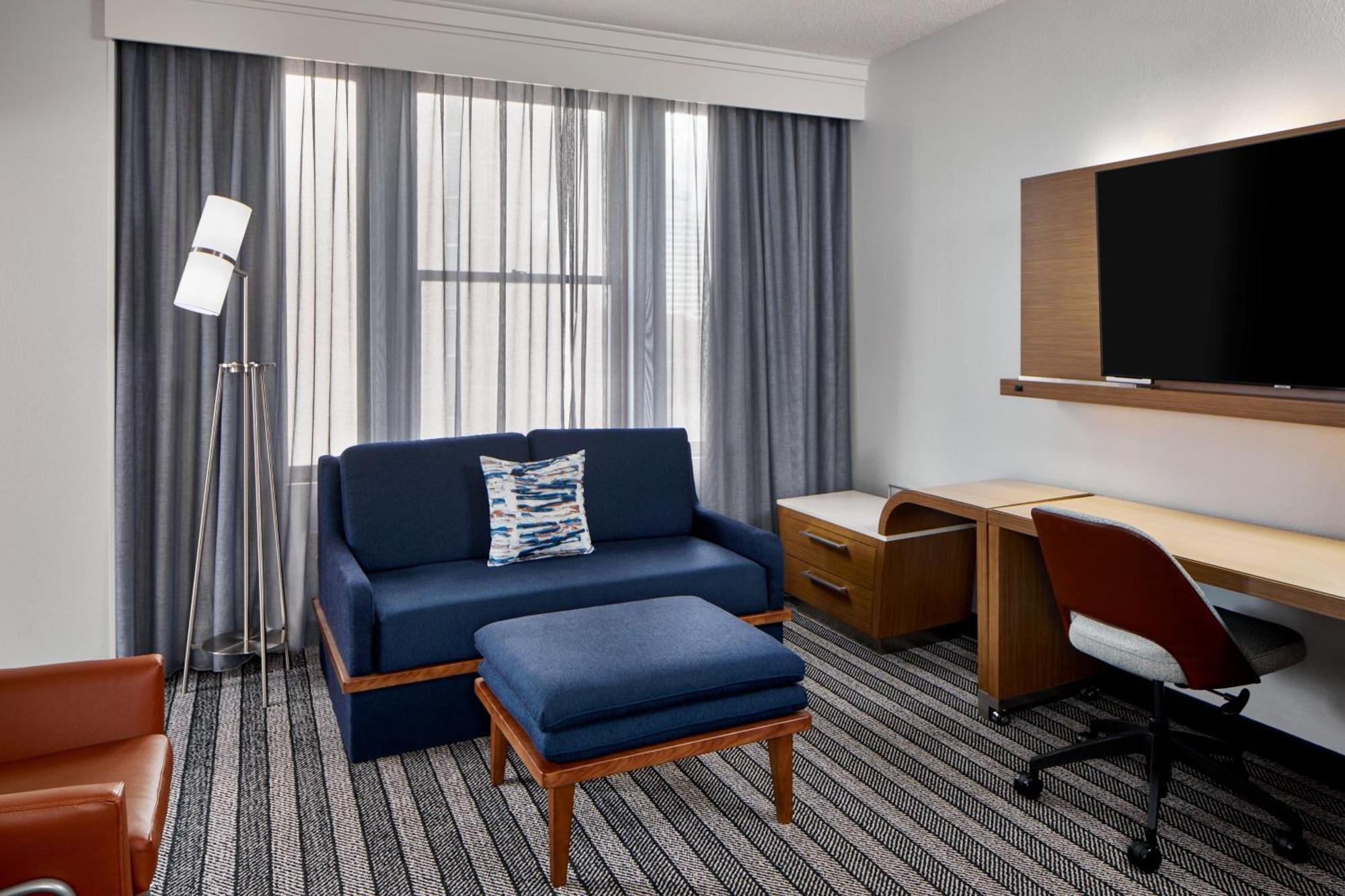 Courtyard By Marriott Downtown Nashville