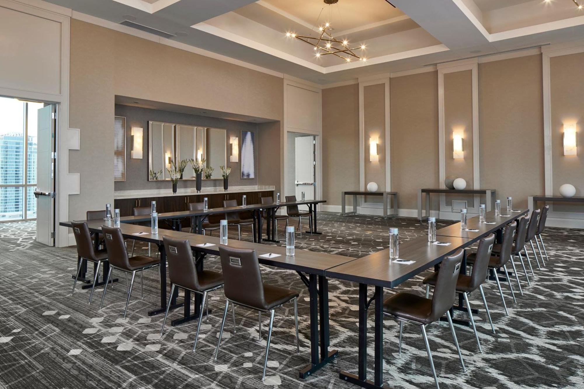 Hotel Springhill By Marriott Downtown/convention Center 3*