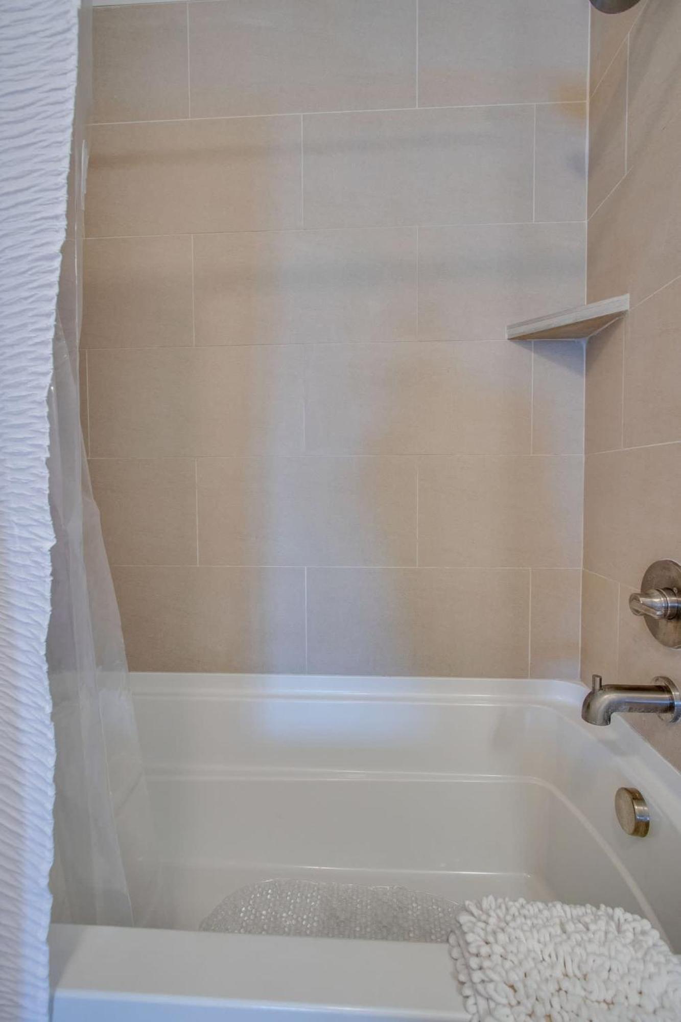 New East Nash - King Bed Short Drive To Dwntwn Apartment Nashville