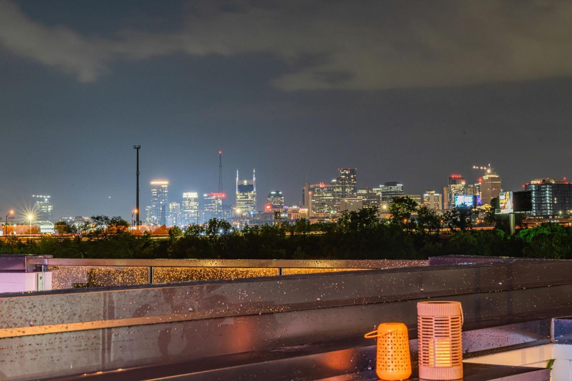 Rooftop Hot Tub & Game - 3 Miles To Downtown