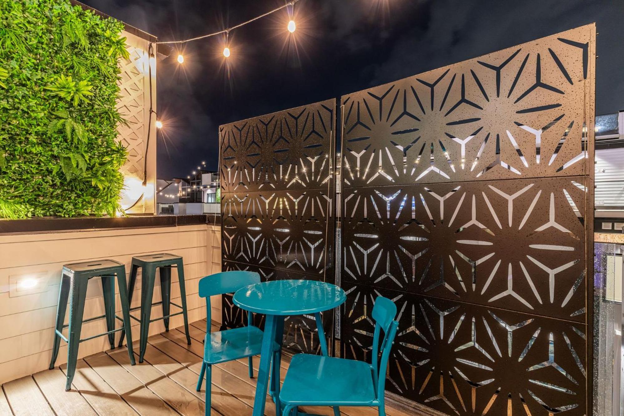 Rooftop Hot Tub & Game - 3 Miles To Downtown Holiday home