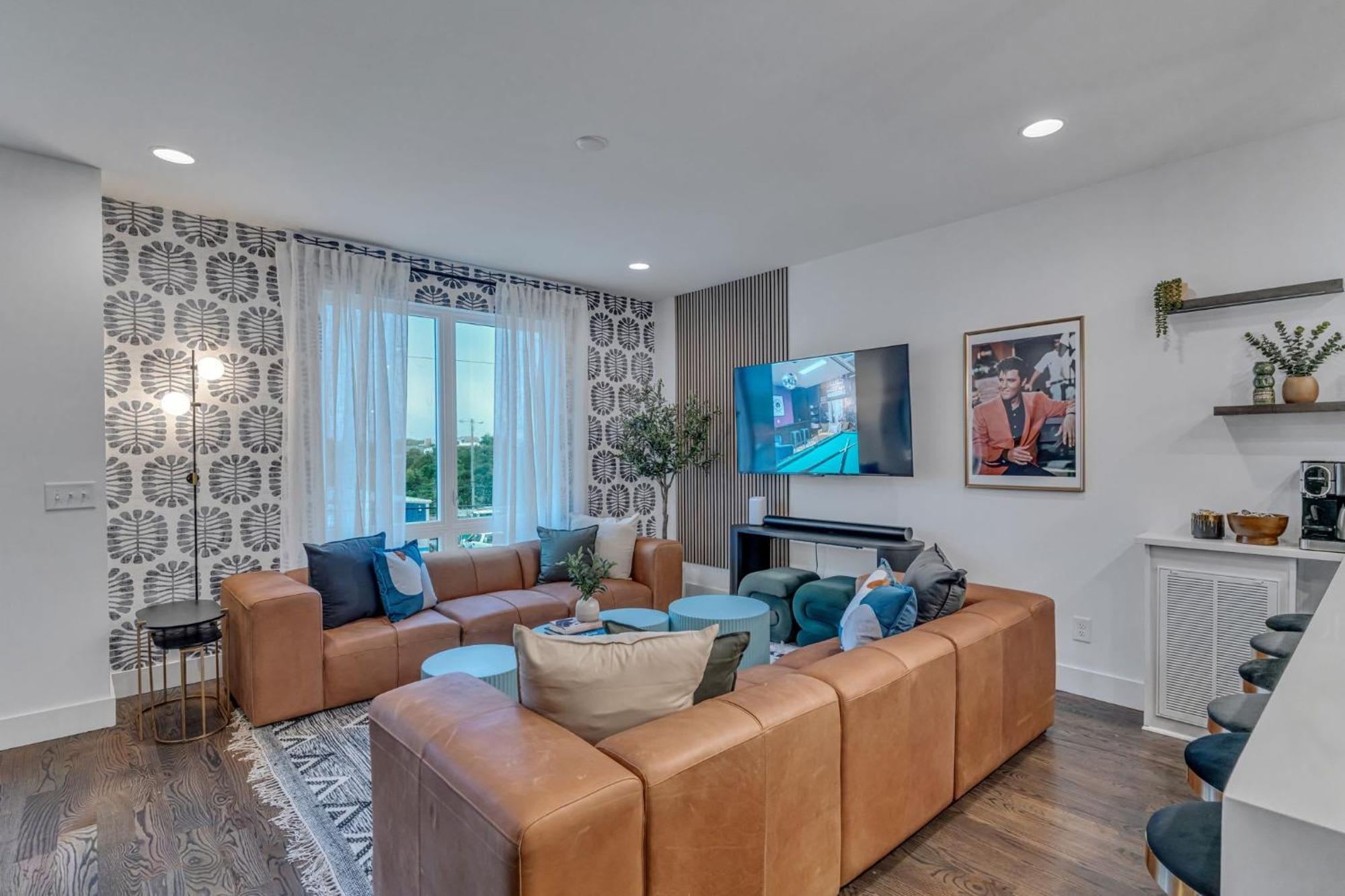 Holiday home Rooftop Hot Tub & Game - 3 Miles To Downtown