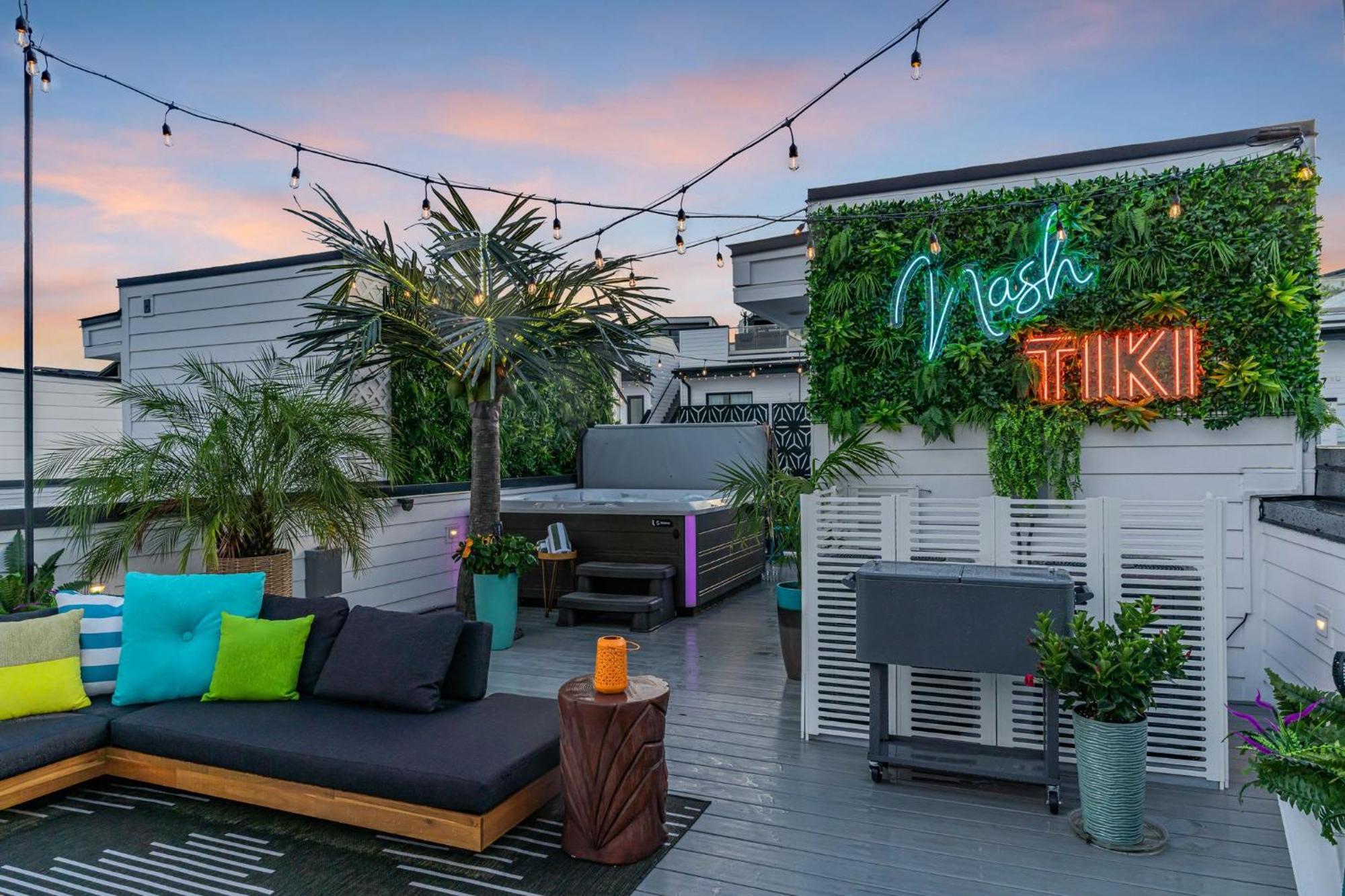 Holiday home Rooftop Hot Tub & Game - 3 Miles To Downtown Nashville